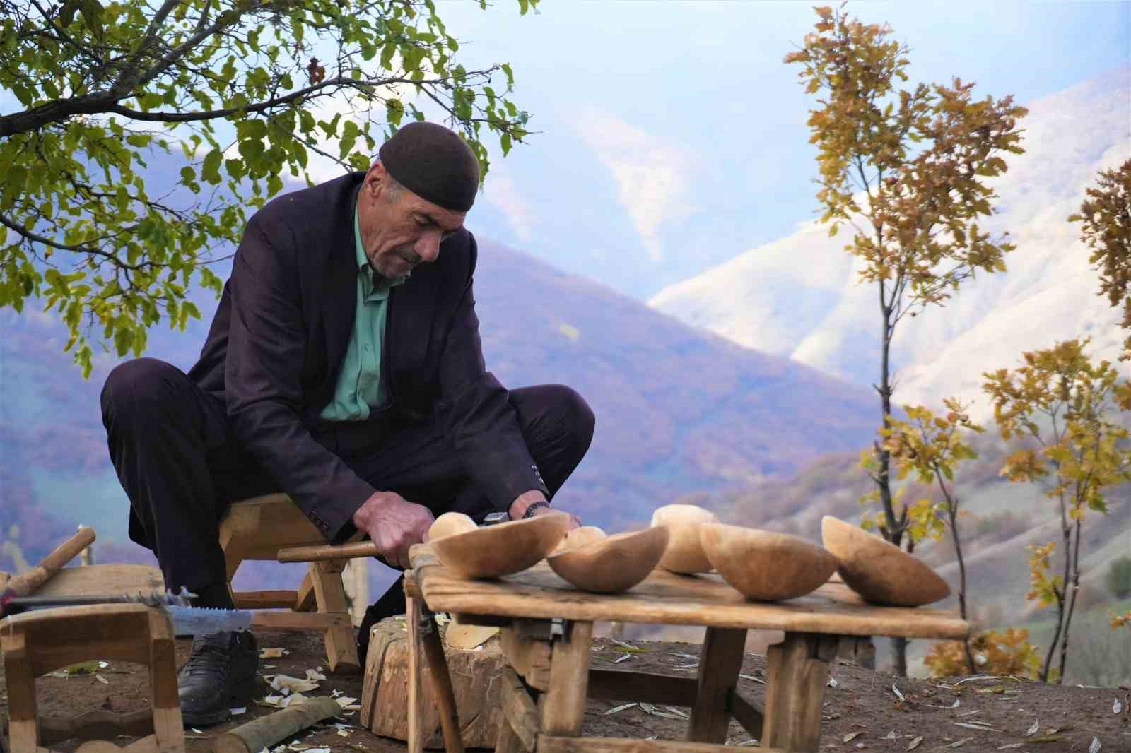 Ahşaba şekil veren usta, teknolojiye direniyor
