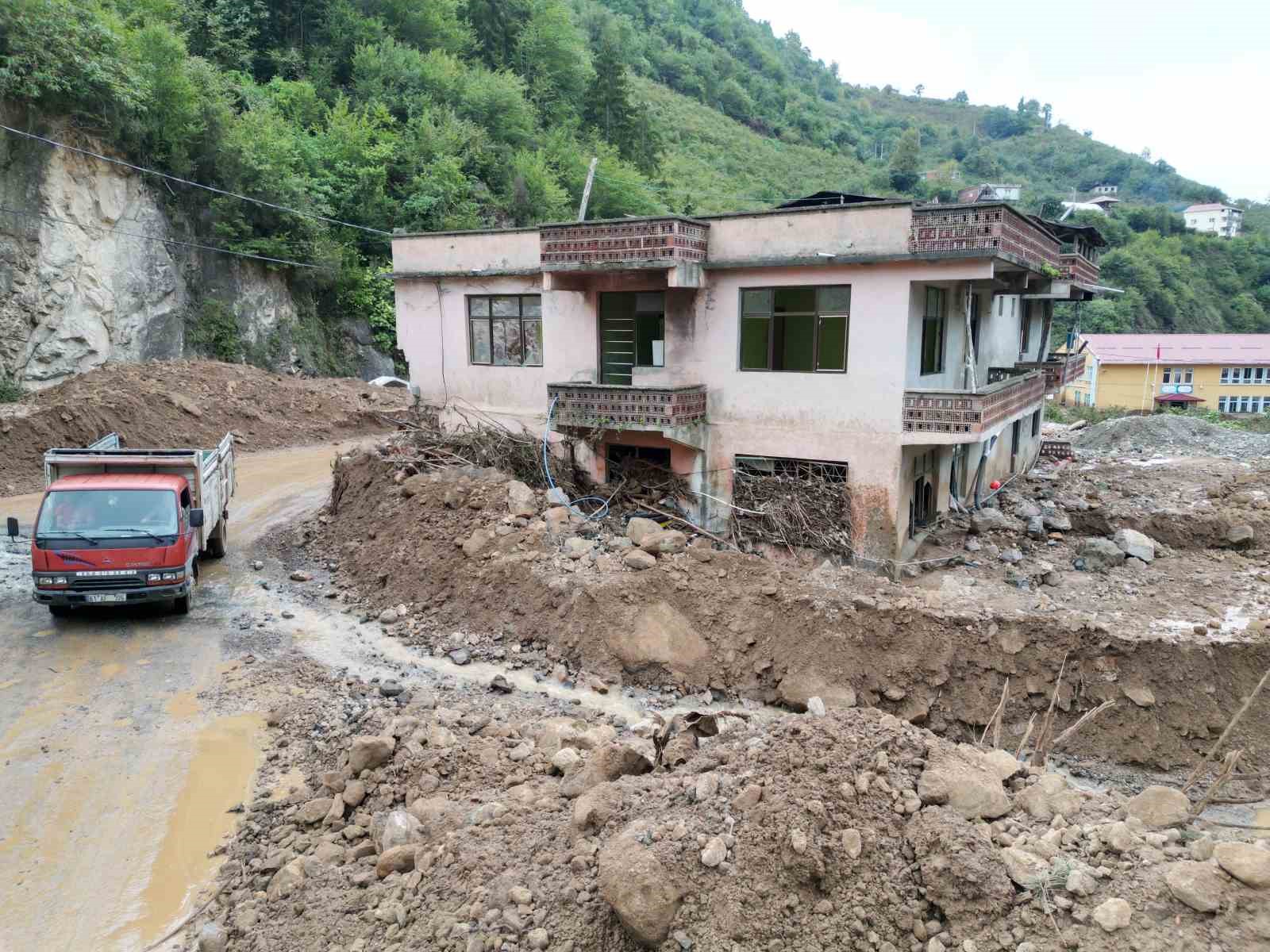 Doğu Karadeniz’de dere yataklarındaki yapılaşma tehlike oluşturuyor
