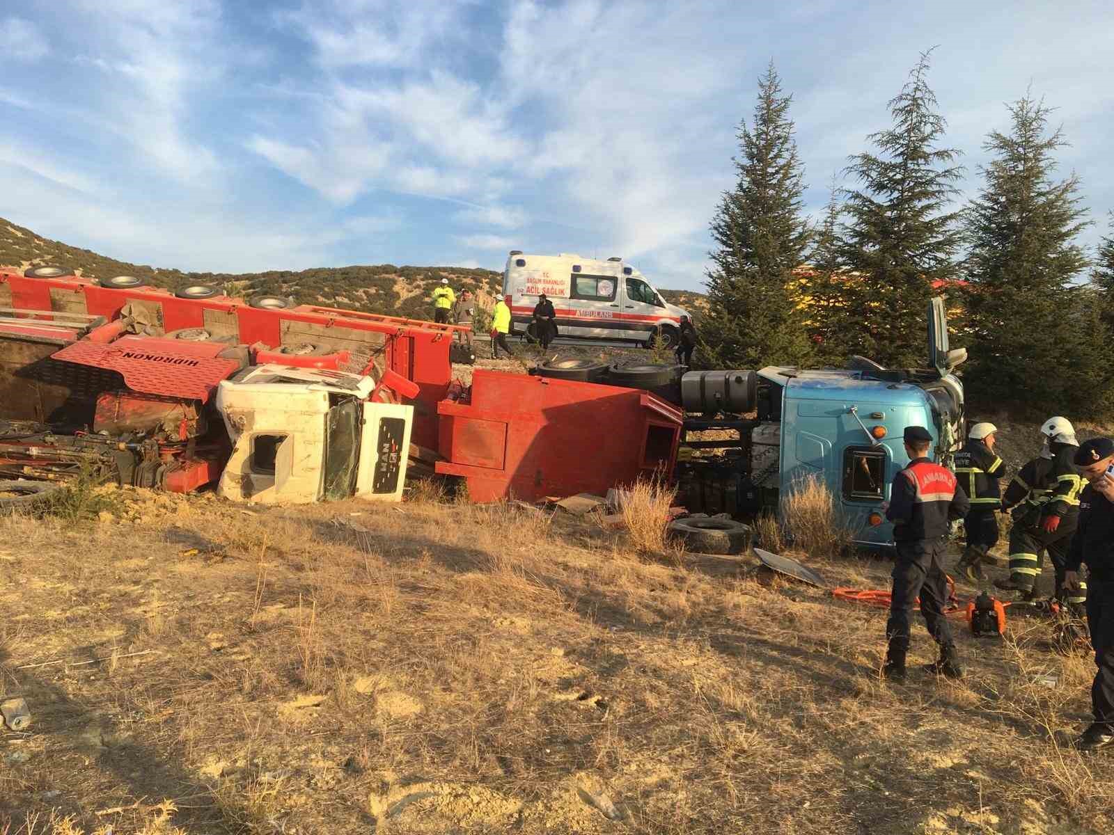 Isparta’da kontrolden çıkan tır devrildi, sürücü hayatını kaybetti
