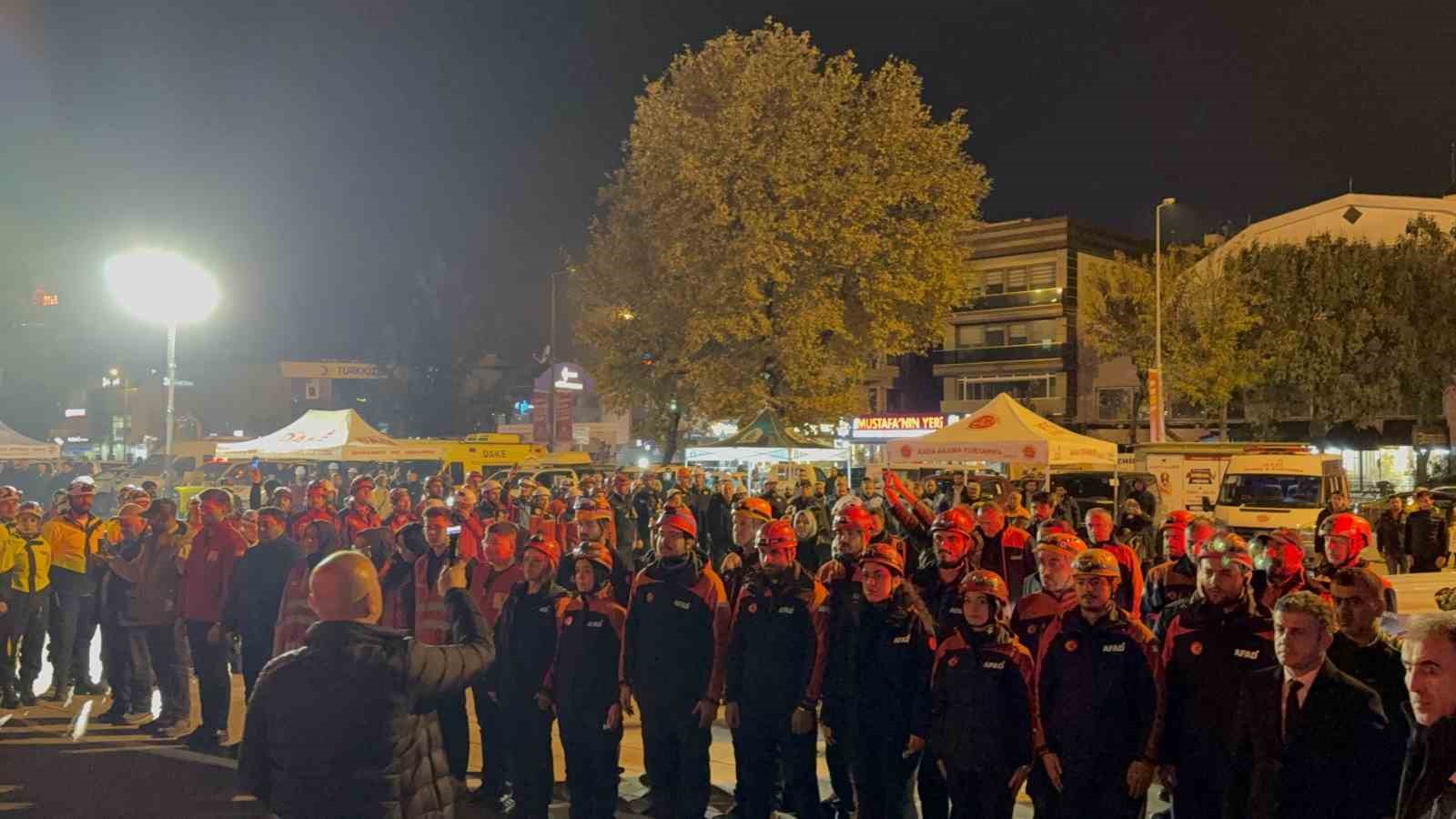 Düzce depreminde hayatını kaybedenler anıldı
