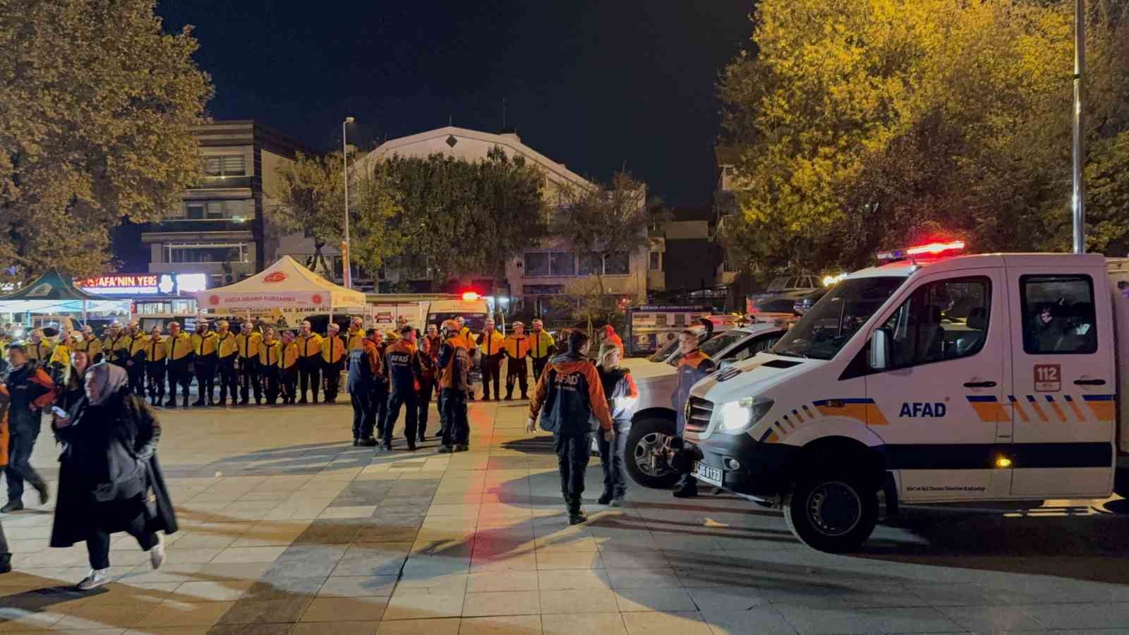 Düzce depreminde hayatını kaybedenler anıldı
