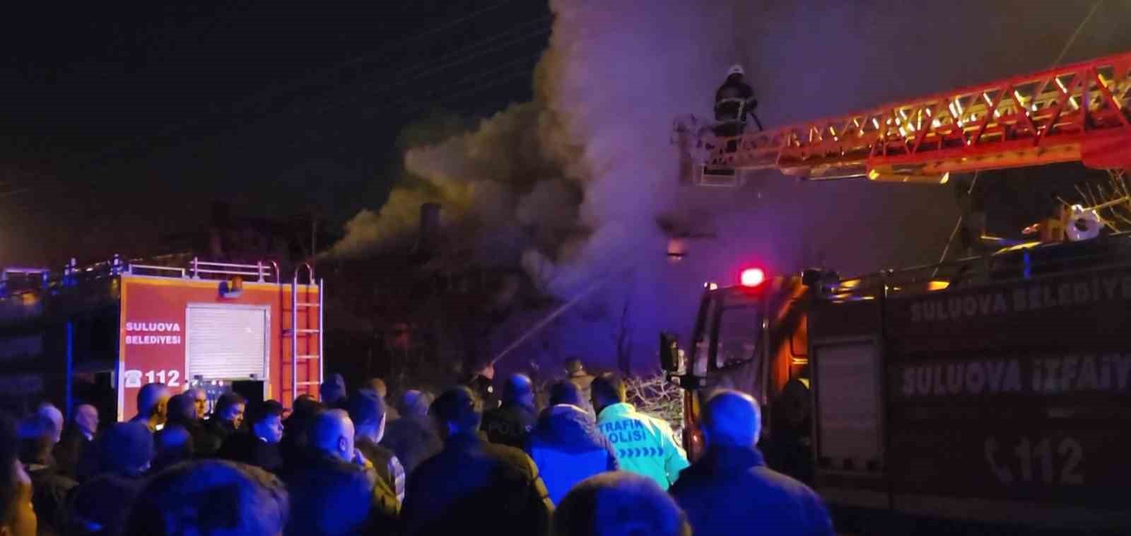 Amasya’da alevlere teslim olan ev kullanılamaz hale geldi
