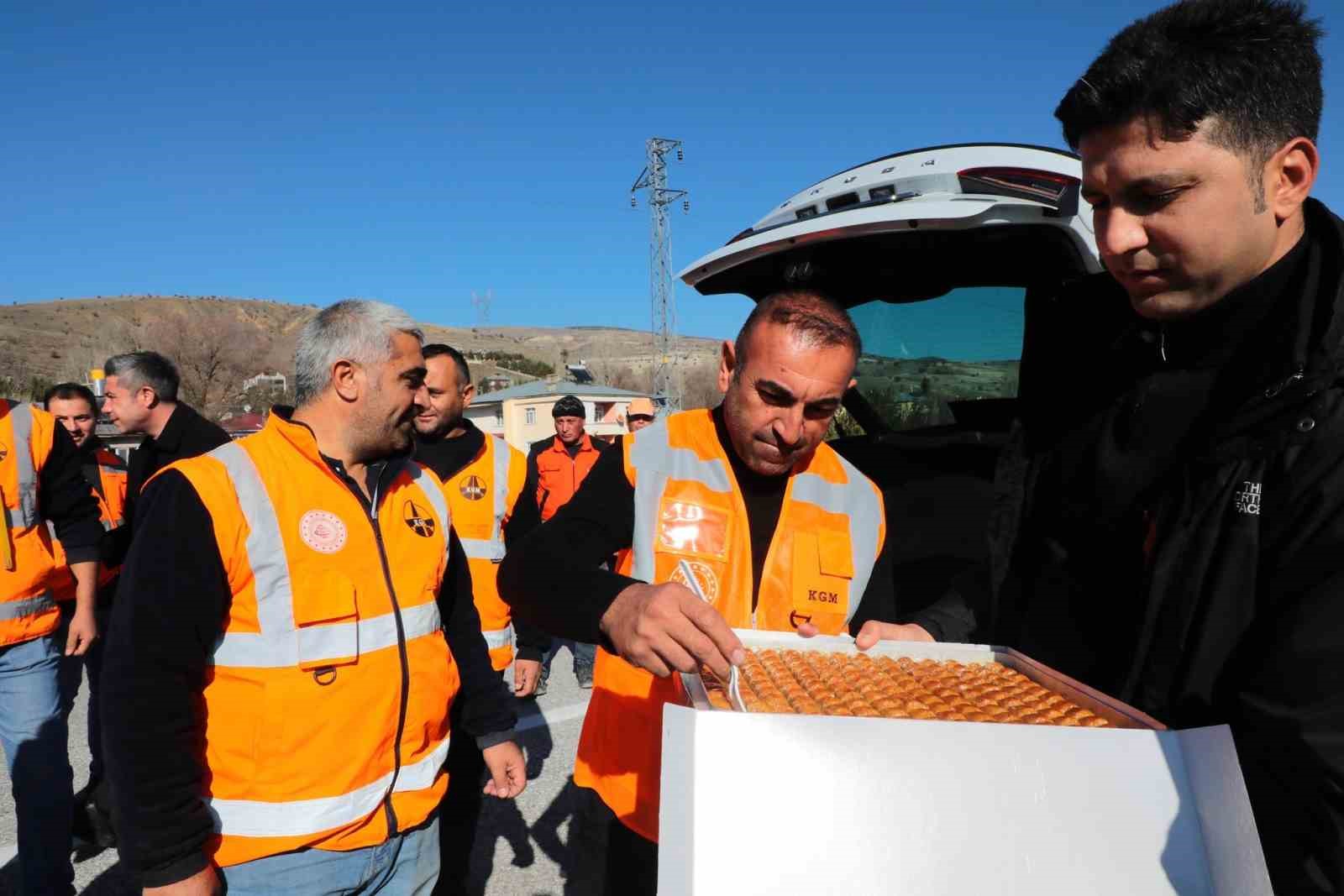 Vali Aydoğdu, yol çalışmalarını inceledi
