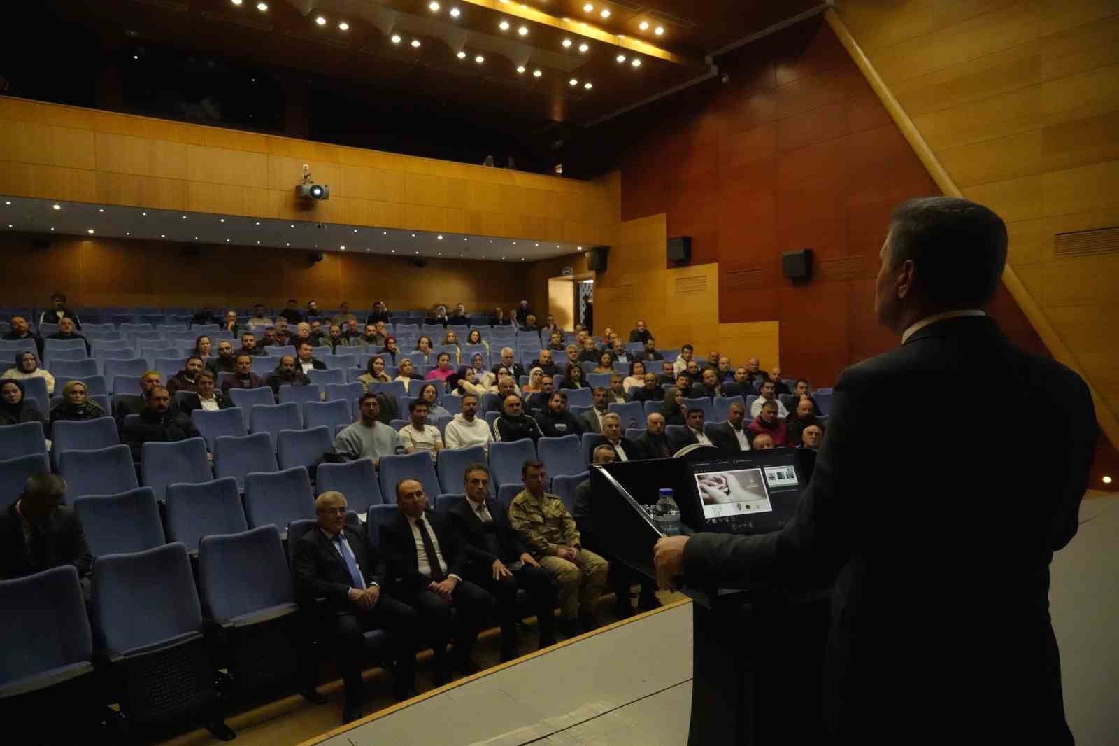 Gümüşhane’de Bağımlılıkla Mücadele Toplantısı gerçekleştirildi
