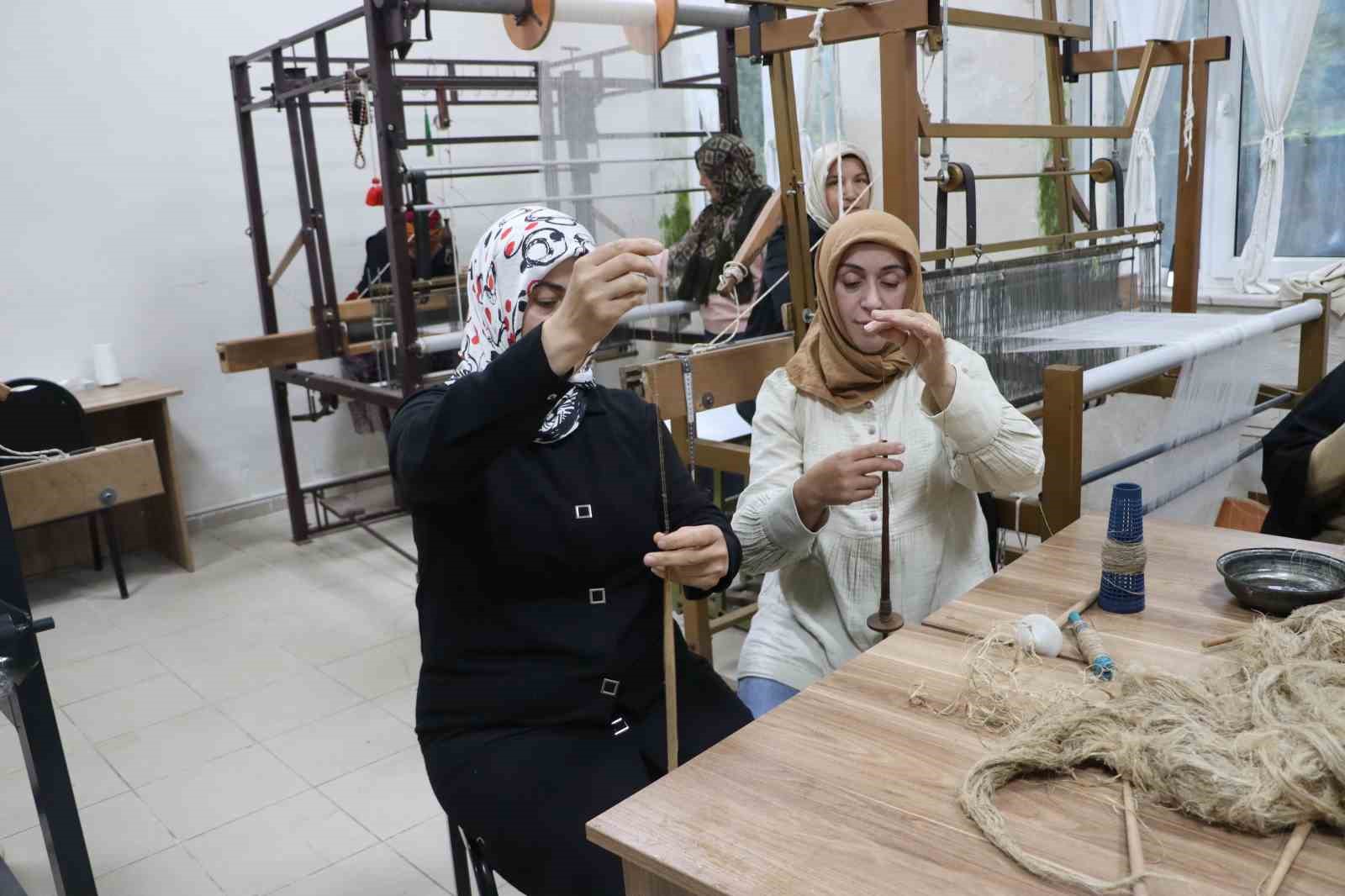 Kenevir ekimi ile kaybolmaya yüz tutan el sanatları yeniden gün yüzüne çıktı
