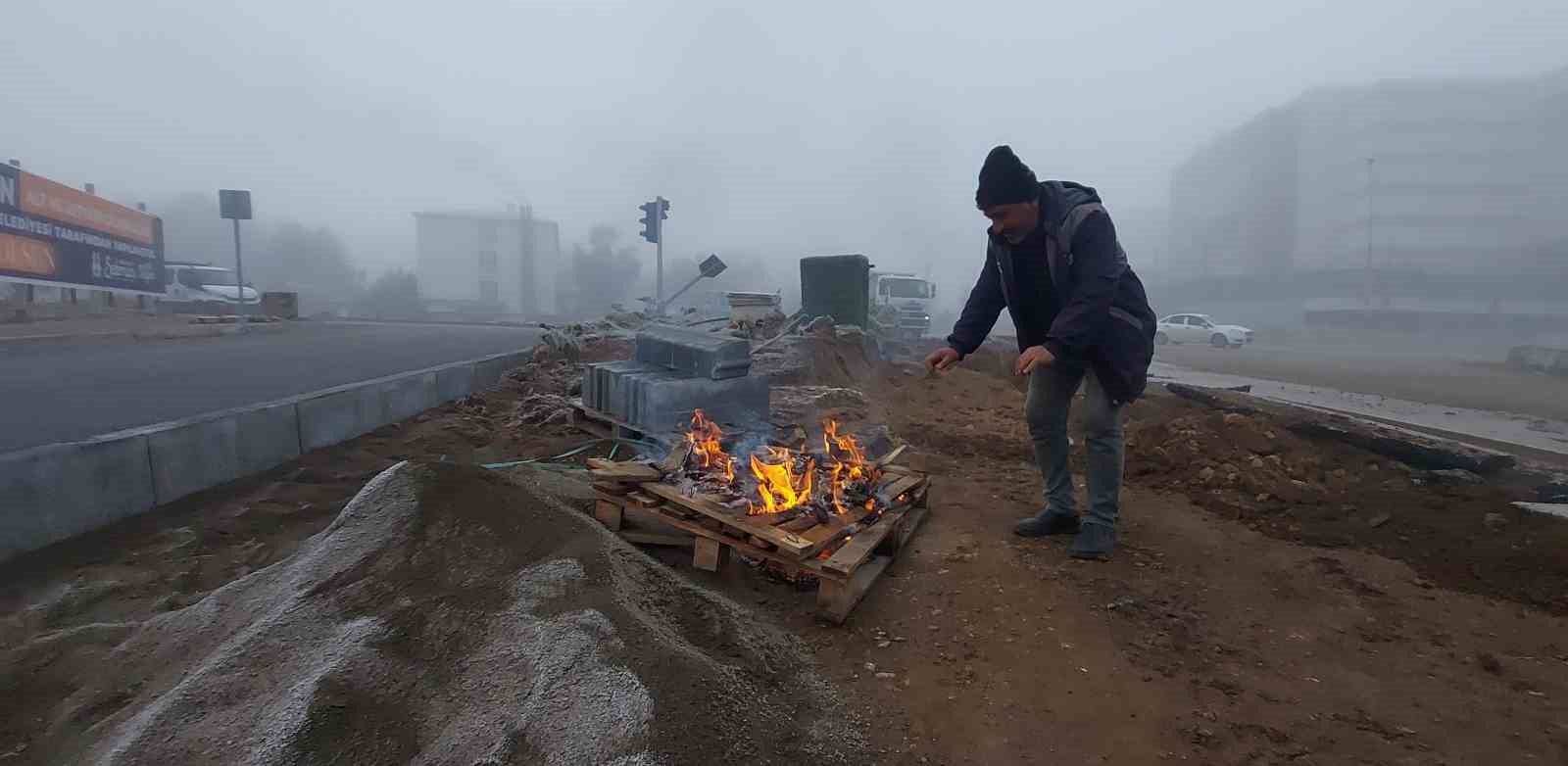 Erzurum buz kesti, sis şehri örttü
