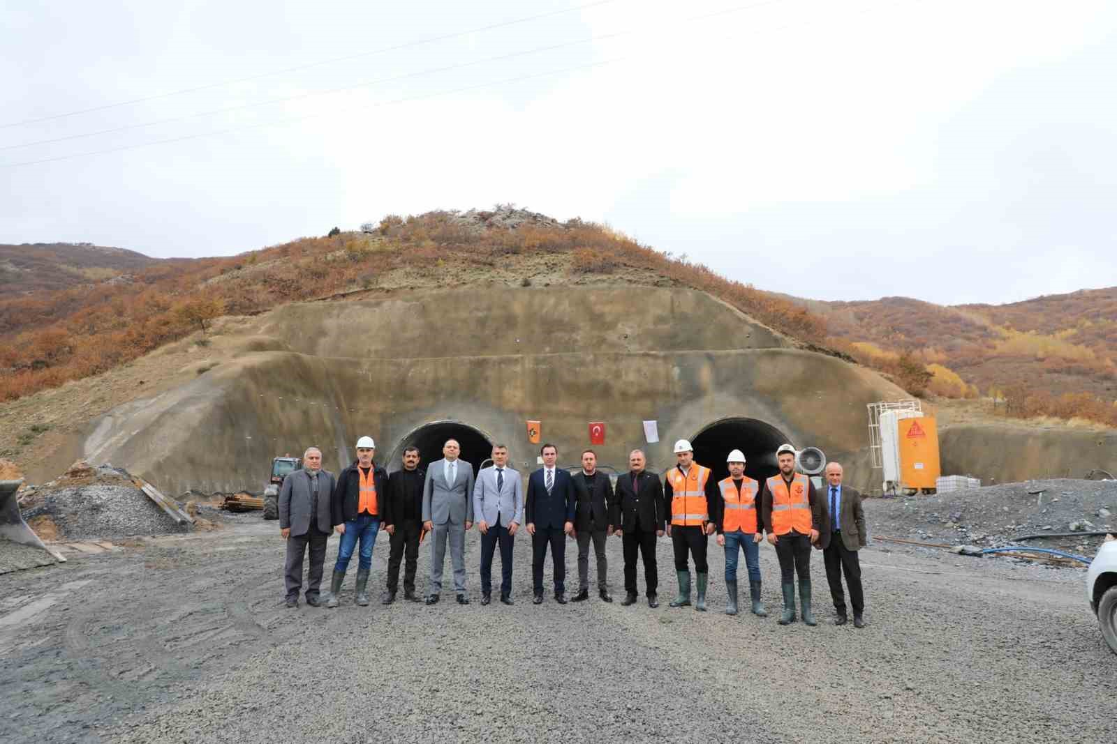 Vali Karakaya’dan Tatvan’daki çalışmaları denetledi
