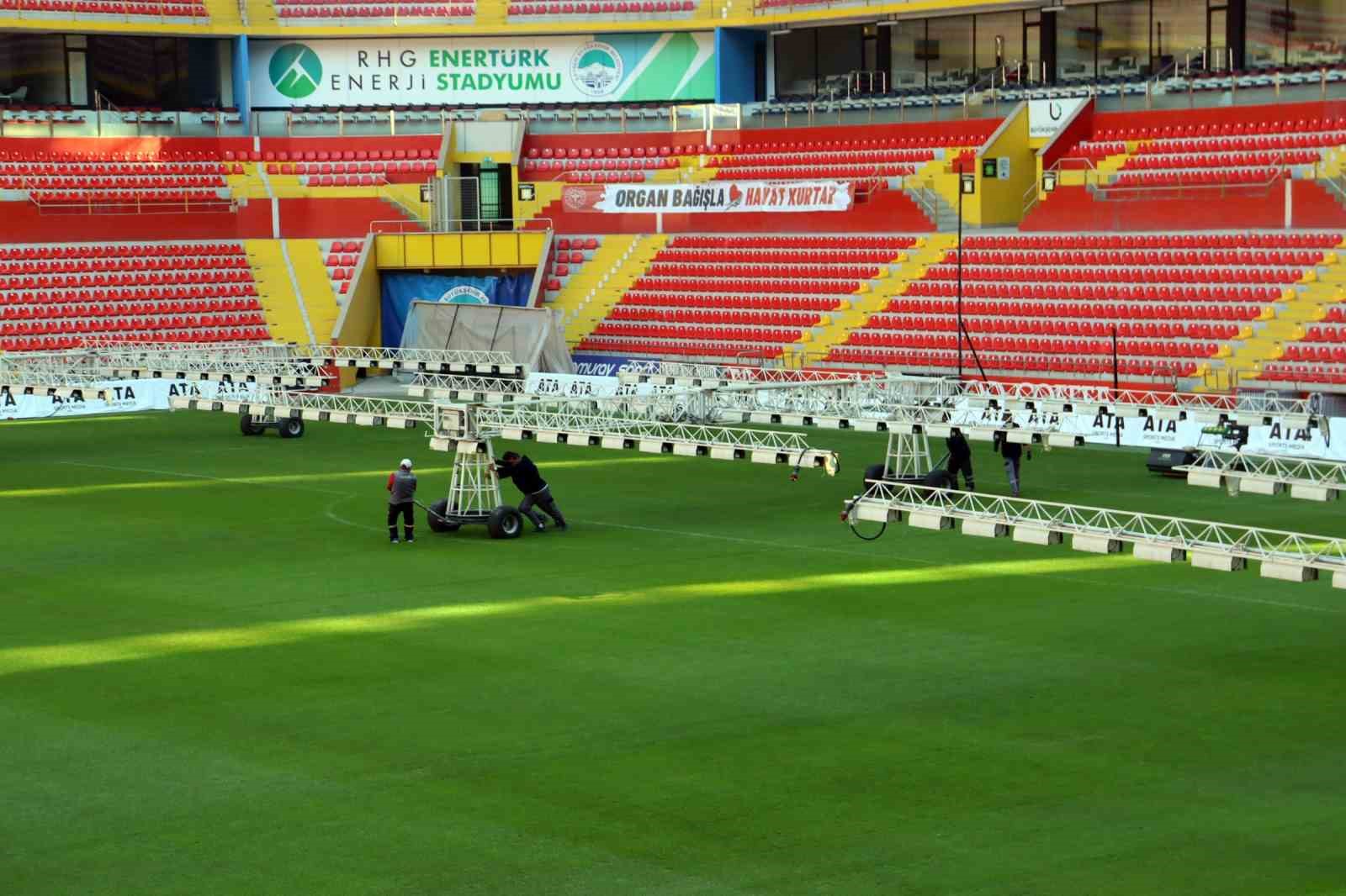 Kayseri’de milli maç heyecanı: RHG Enertürk Enerji Stadyumu’nda hazırlıklar tamam
