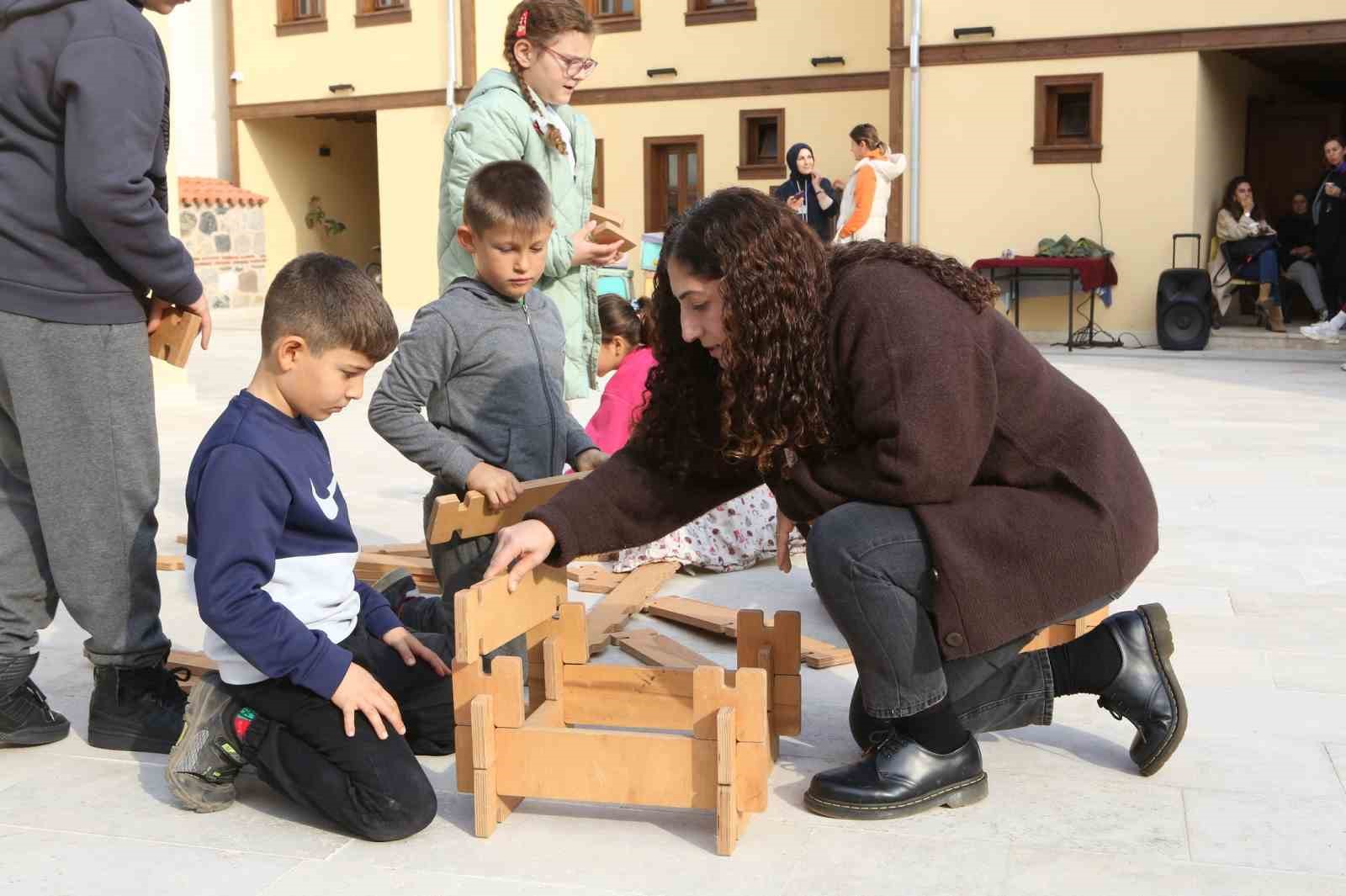 Ürünlü Arı Evi’nde çocuklar sanat ve eğlenceyle buluştu
