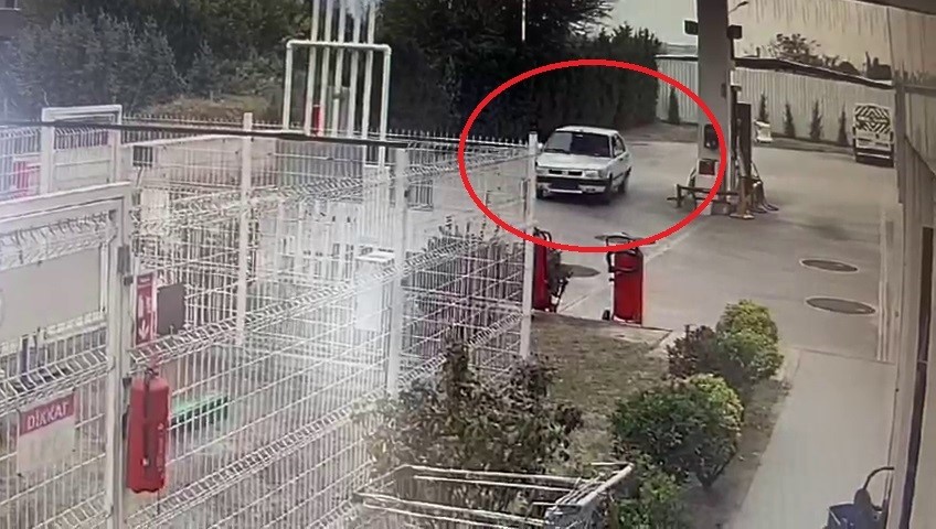 (Özel) Çaldığı otomobili arkadaşına hediye eden şüpheli önce kameraya sonra polise yakalandı
