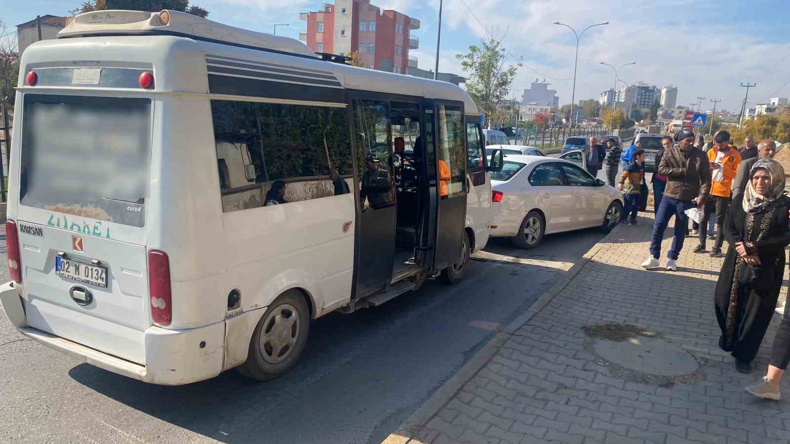 Adıyaman’da 4 araç bir birine girdi
