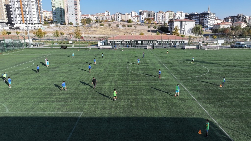 Başkan Çolakbayrakdar, “Sporcularımızla gurur duyuyorum”
