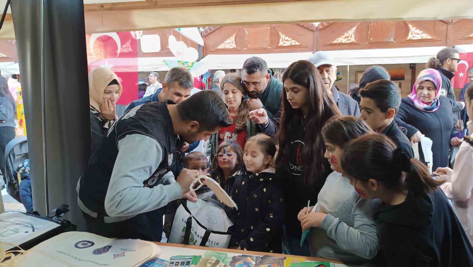 Batman’da uyuşturucunun zararlarını anlatan broşür dağıtıldı
