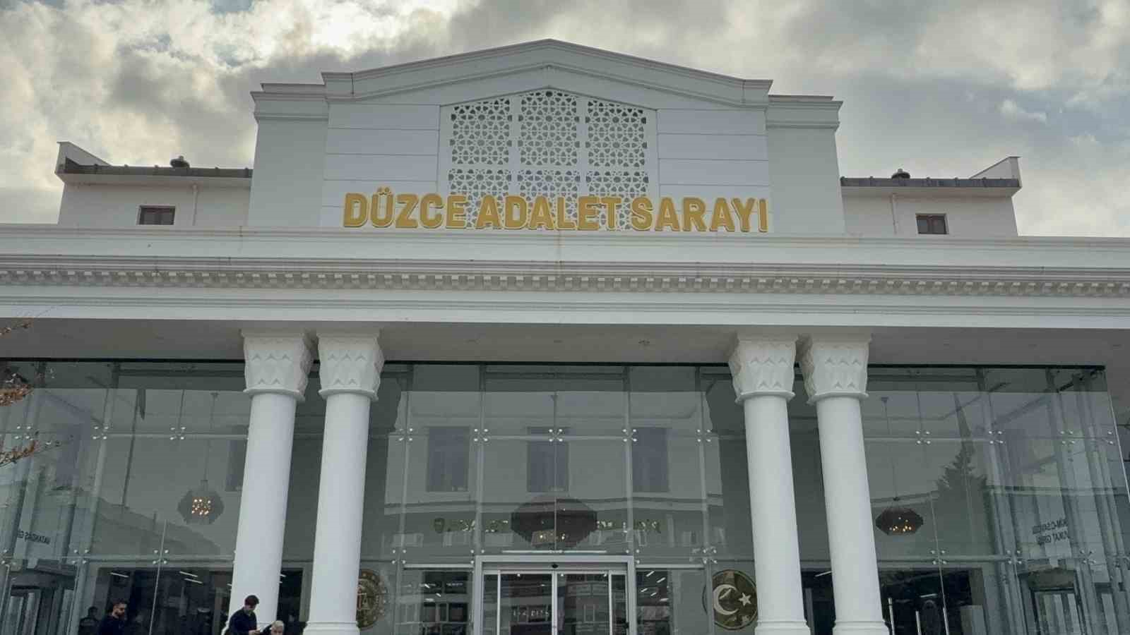 Uyuşturucu satıcıları adliyeye sevk edildi
