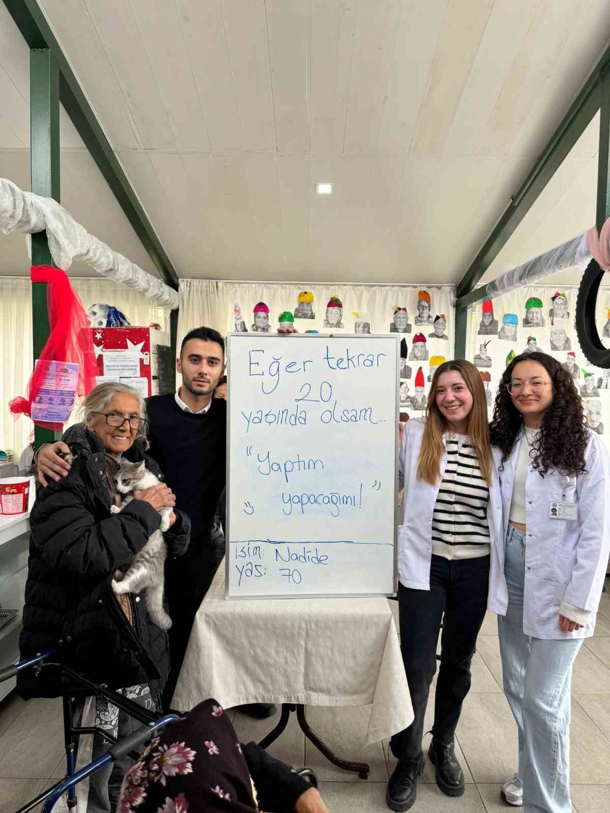 Huzurevindeki yaşlılar “Tekrar 20 yaşında olsan ne yapmak isterdin?” sorusunu cevapladı
