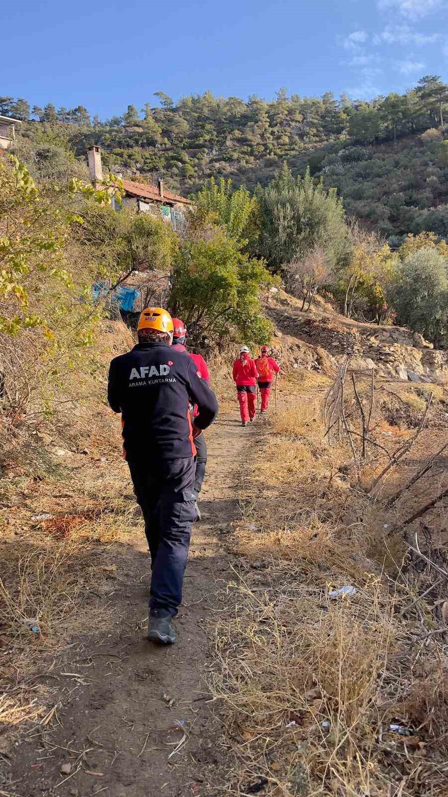 Kayıp Alzheimer hastası 90 yaşındaki kayıp kadını arama çalışmaları sürüyor
