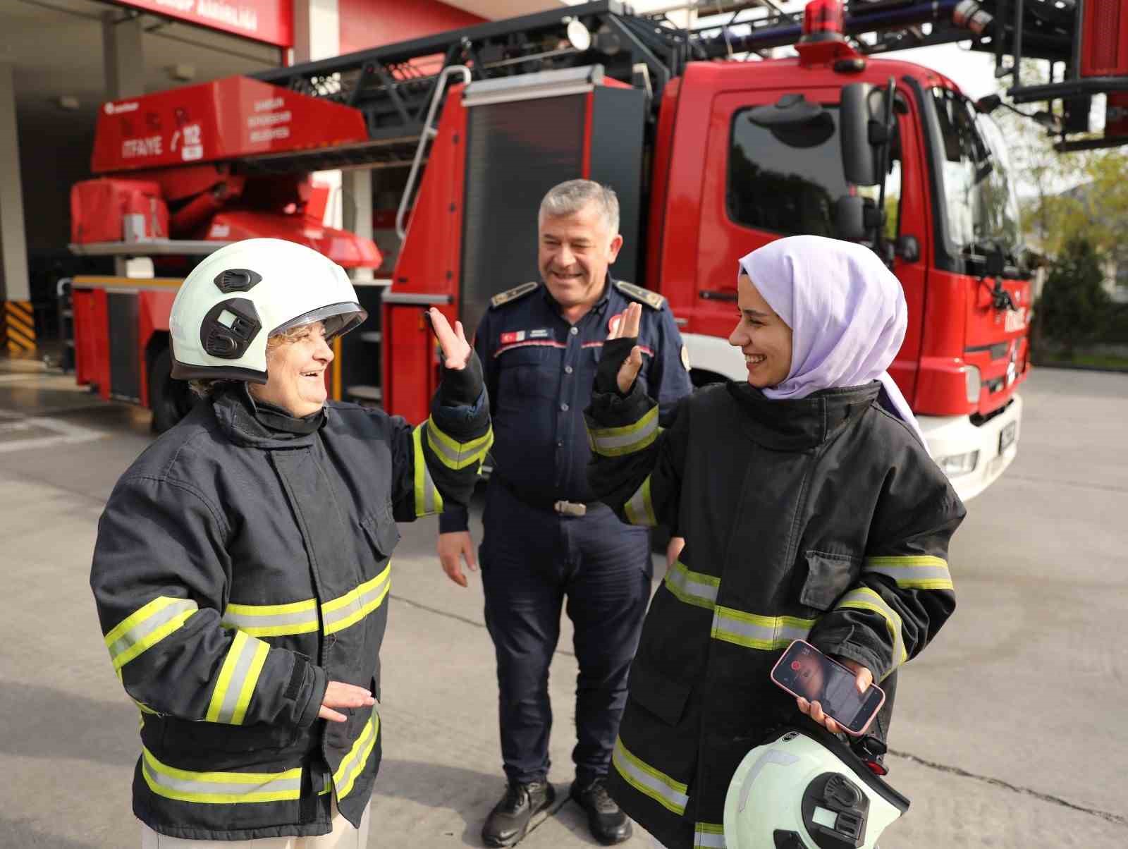 67 yaşındaki kadının ’itfaiyeci’ olma hayali gerçekleşti
