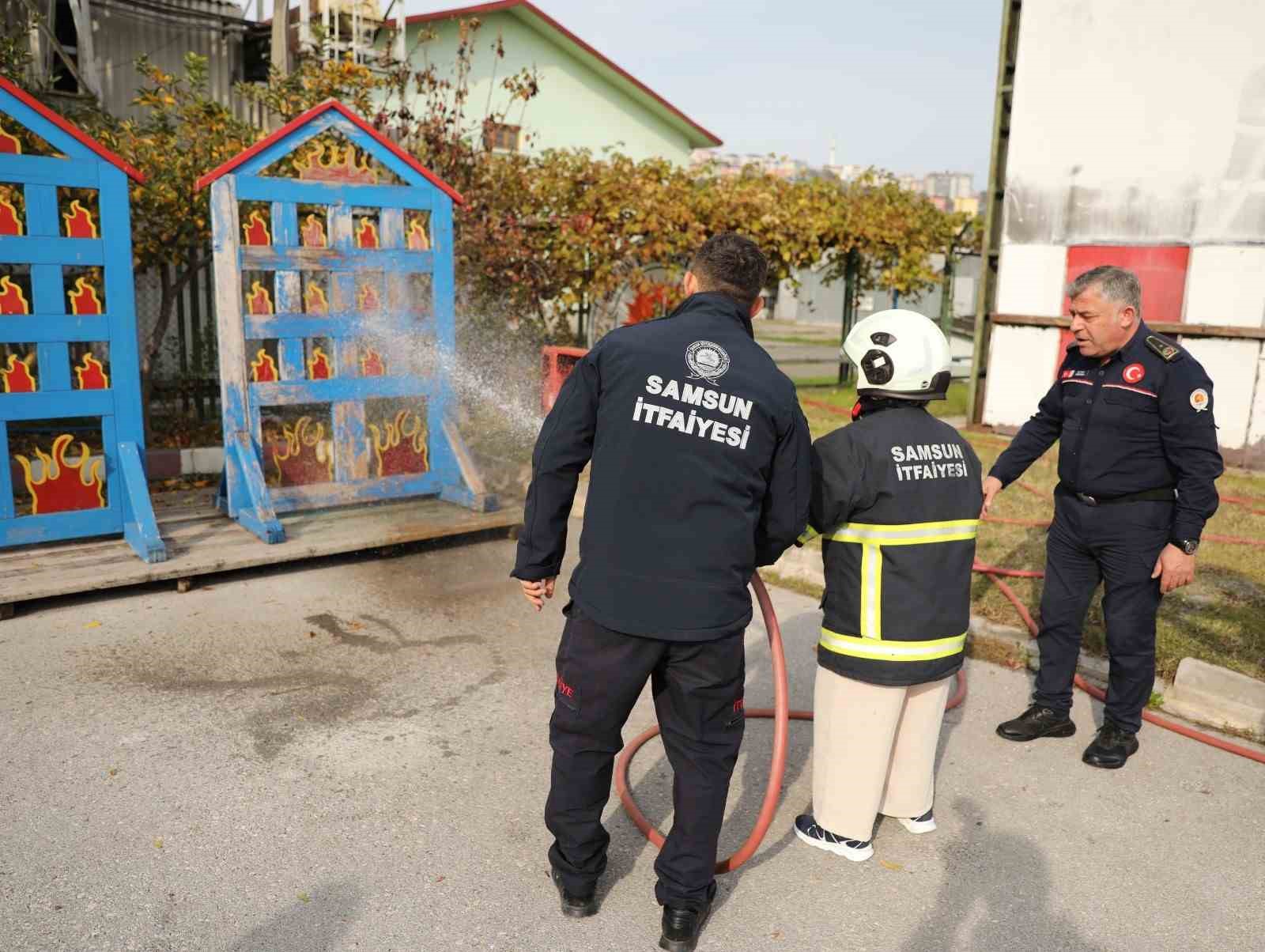 67 yaşındaki kadının ’itfaiyeci’ olma hayali gerçekleşti
