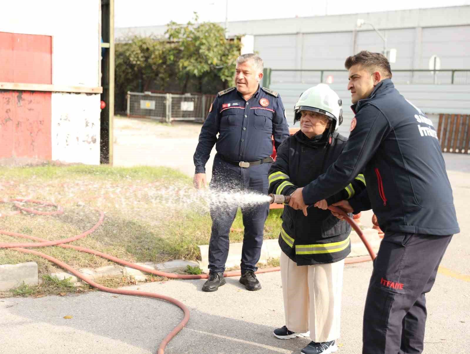 67 yaşındaki kadının ’itfaiyeci’ olma hayali gerçekleşti
