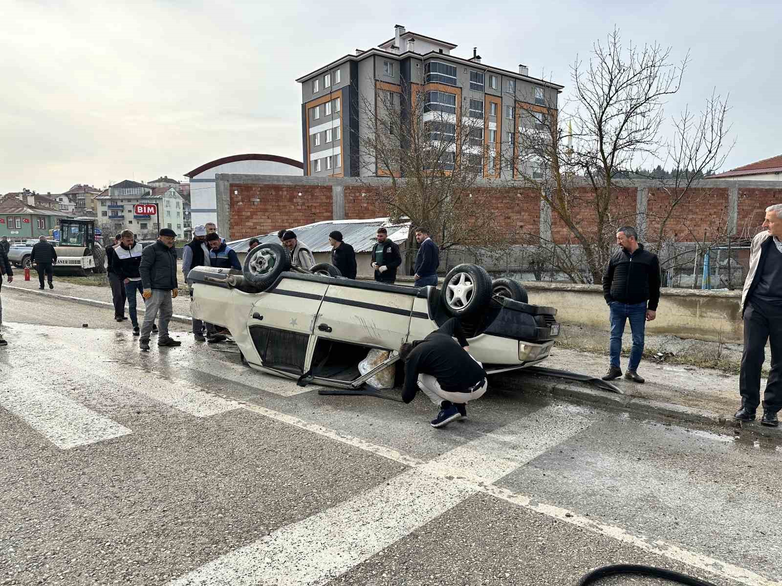 Kastamonu’da Fiat-Tofaş araç takla attı: 2 yaralı
