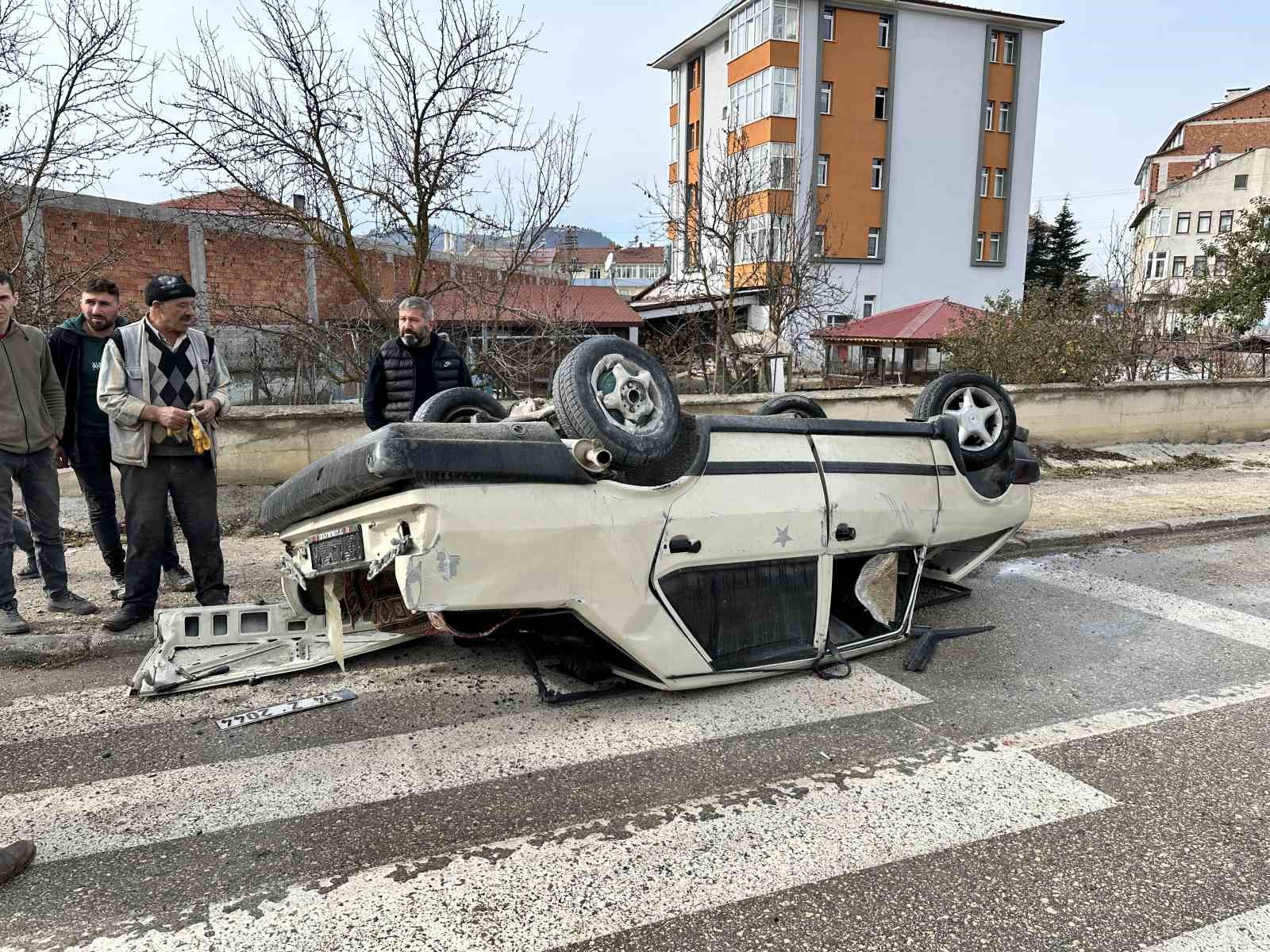 Kastamonu’da Fiat-Tofaş araç takla attı: 2 yaralı
