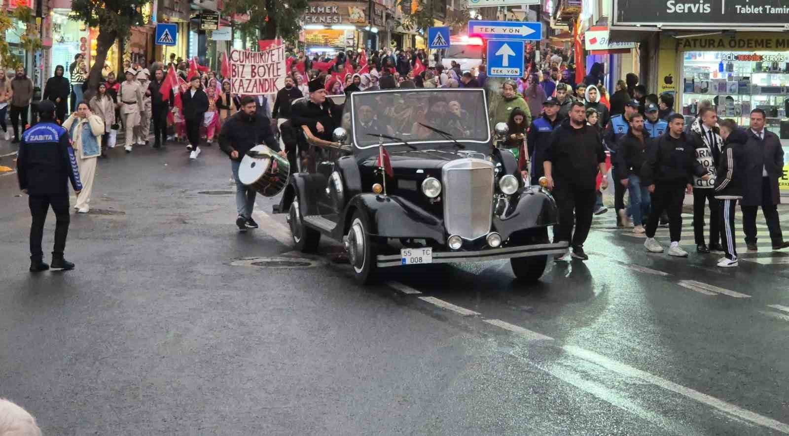 Tekirdağ’da kurtuluşun 102. yılında coşkulu yürüyüş
