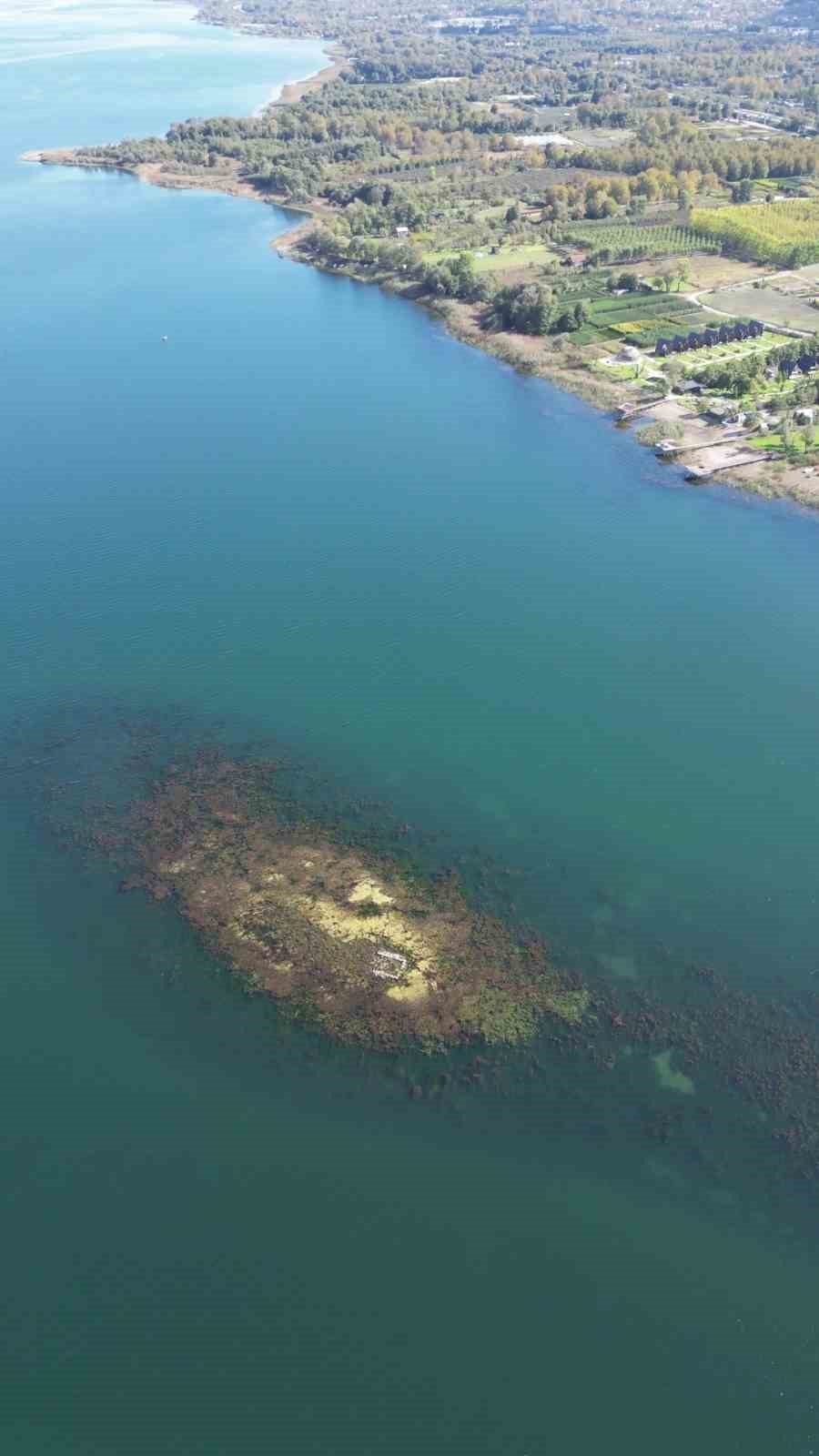 Sapanca Gölü’nde su çekildi: Tarihi yapı ortaya çıktı
