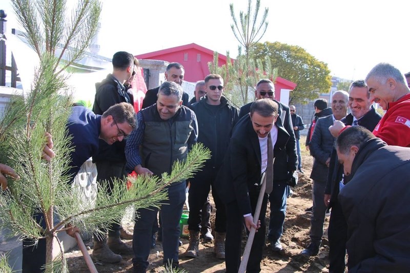 Erciş’te fidan dikme etkinliği
