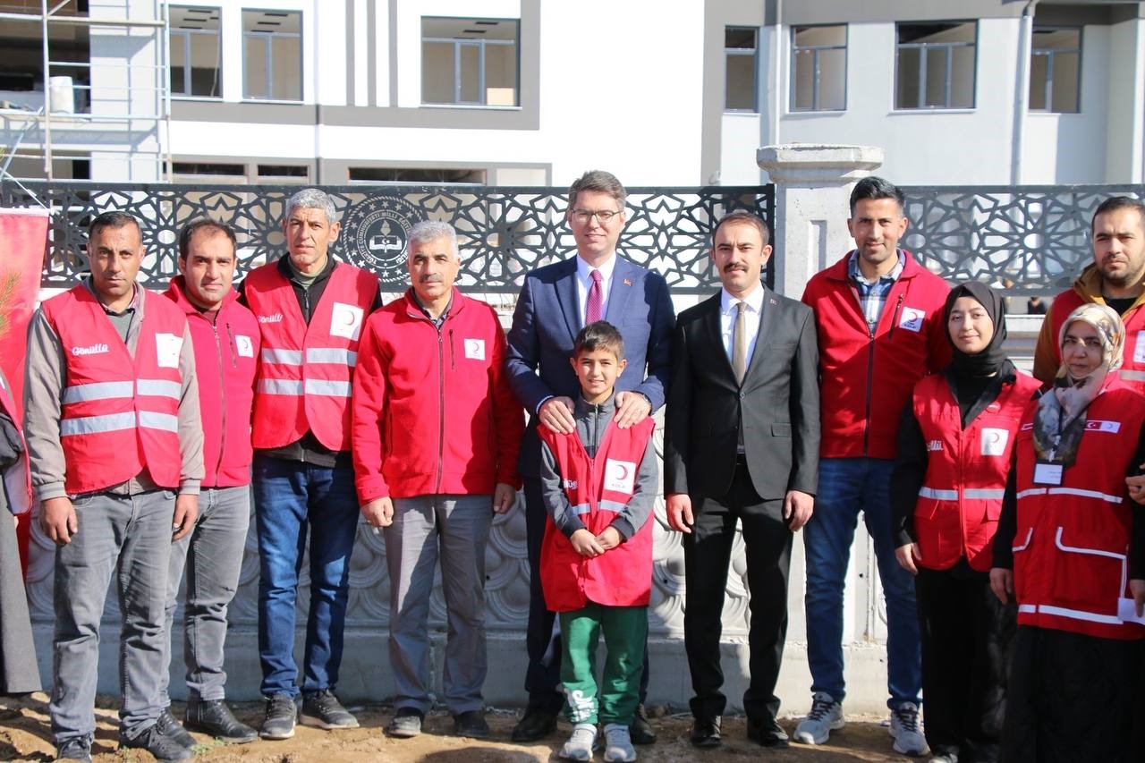 Erciş’te fidan dikme etkinliği
