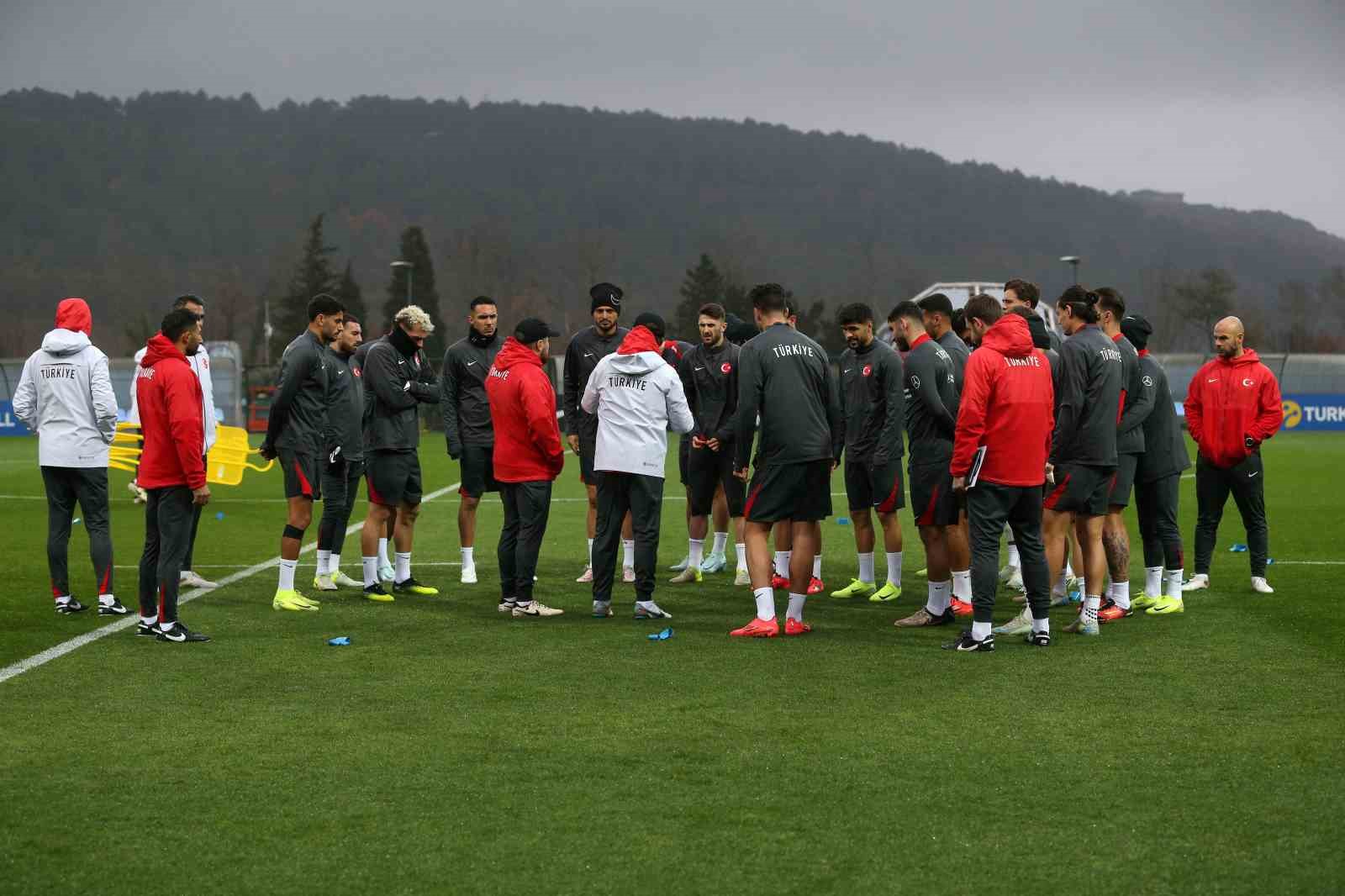 A Milli Futbol Takımı, Galler maçı hazırlıkların sürdürdü
