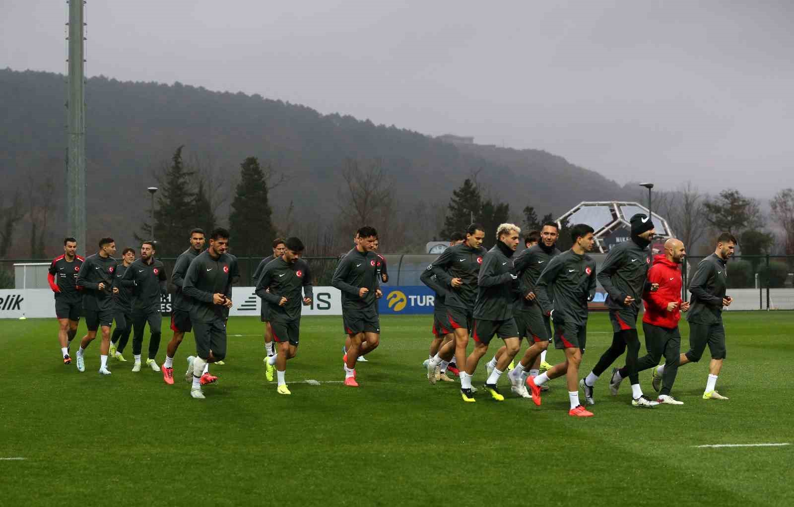 A Milli Futbol Takımı, Galler maçı hazırlıkların sürdürdü
