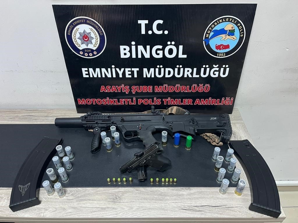 Bingöl’de ruhsatsız silah ve uyuşturucu ele geçirildi
