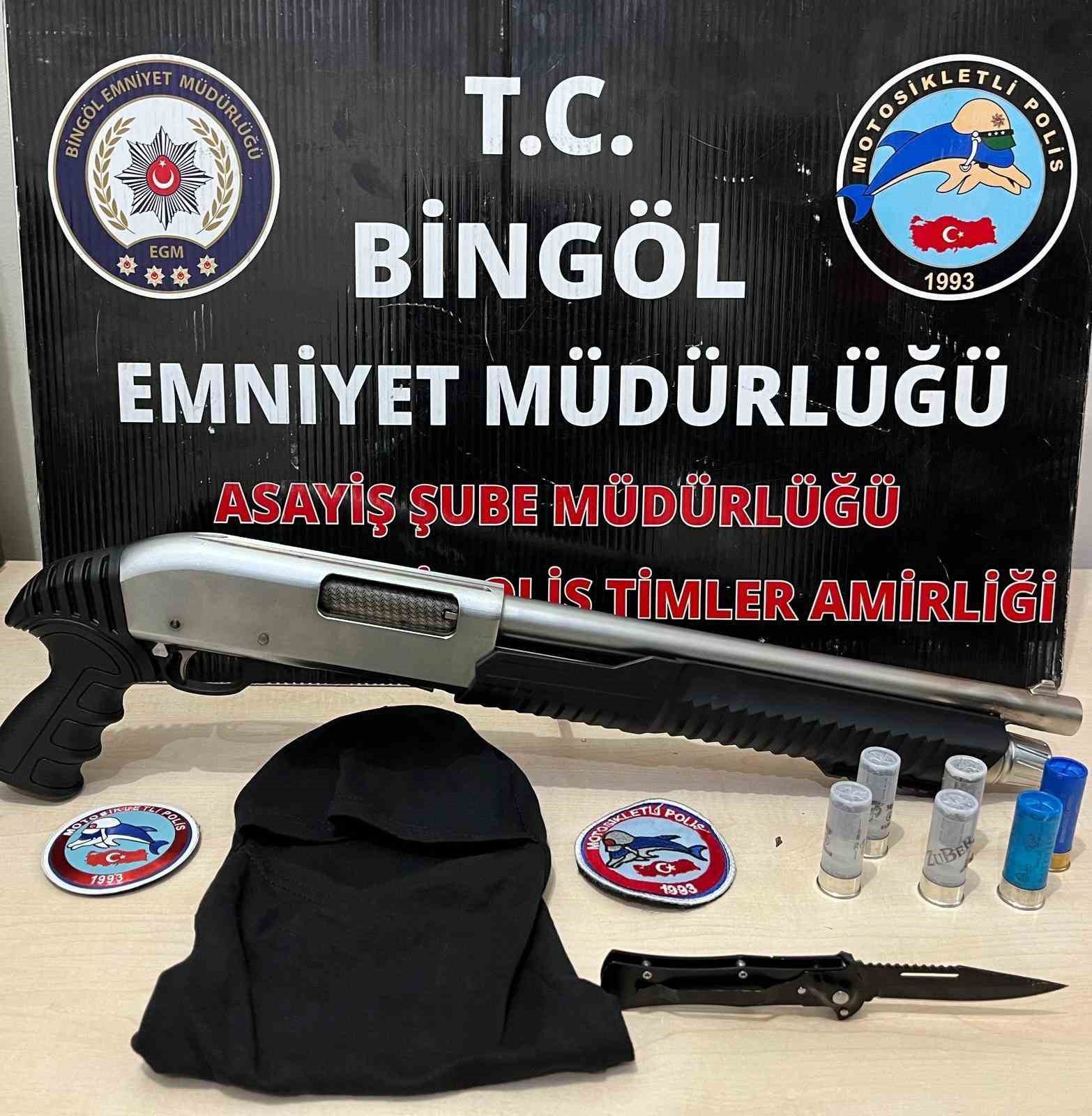 Bingöl’de ruhsatsız silah ve uyuşturucu ele geçirildi
