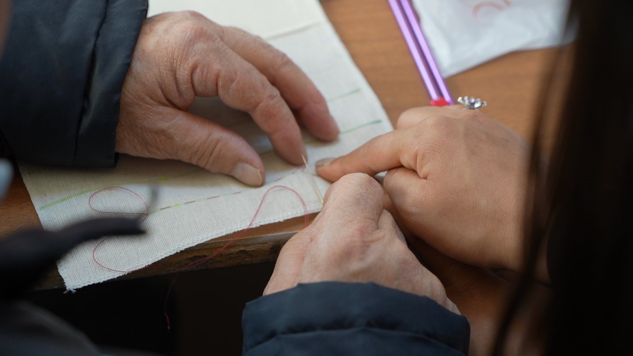 EBYÜ Tazelenme Üniversitesi’nde örgü dersi alan 60 yaş üstü erkek öğrenciler renkli görüntüler oluşturdu
