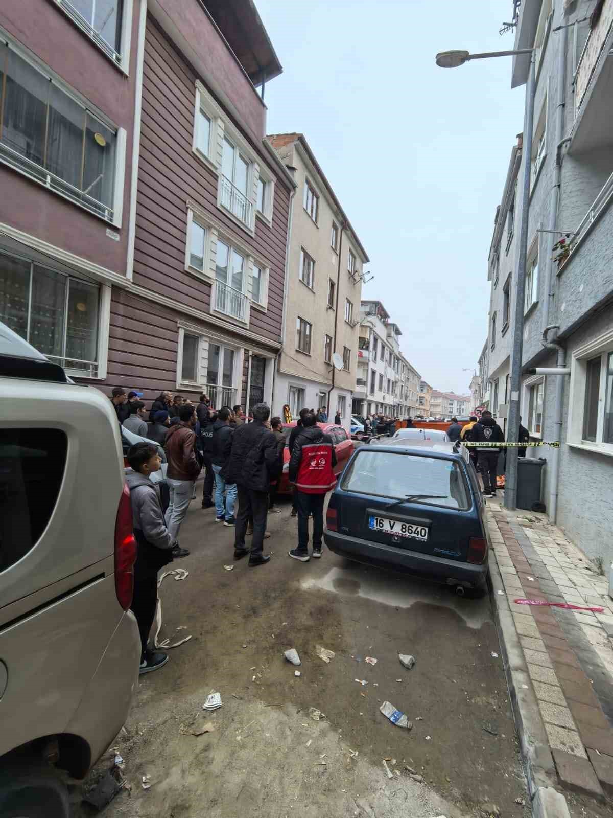 Karısını kemerle boğarak öldürdü, çatıya çıkıp intihar etmek istedi
