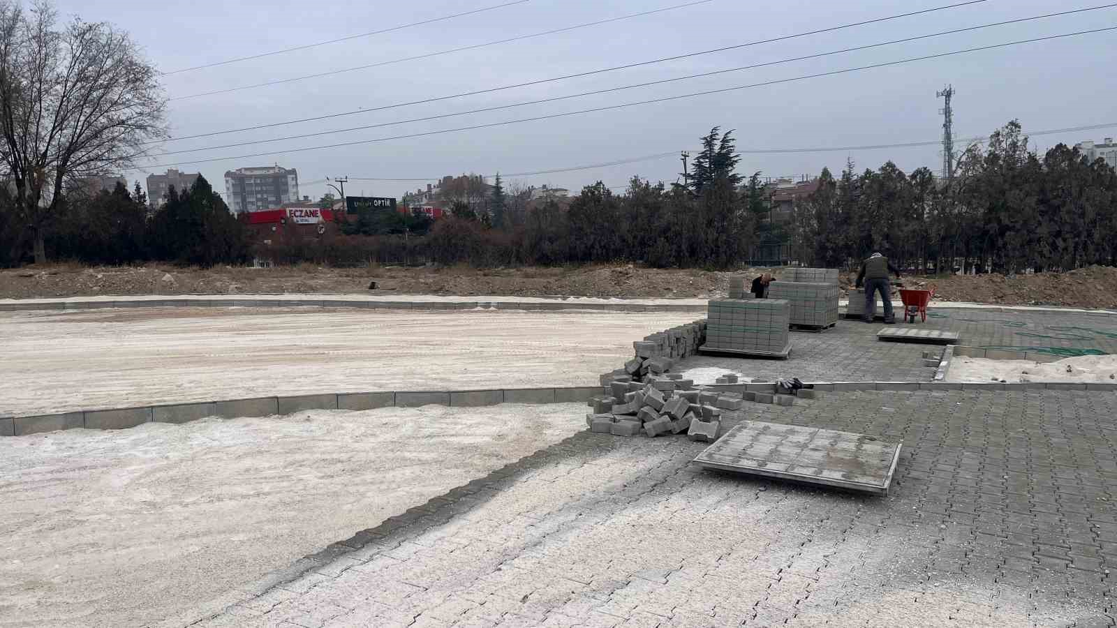 Yunus Emre Devlet Hastanesi’nin otoparkında yenileme çalışması yapılıyor
