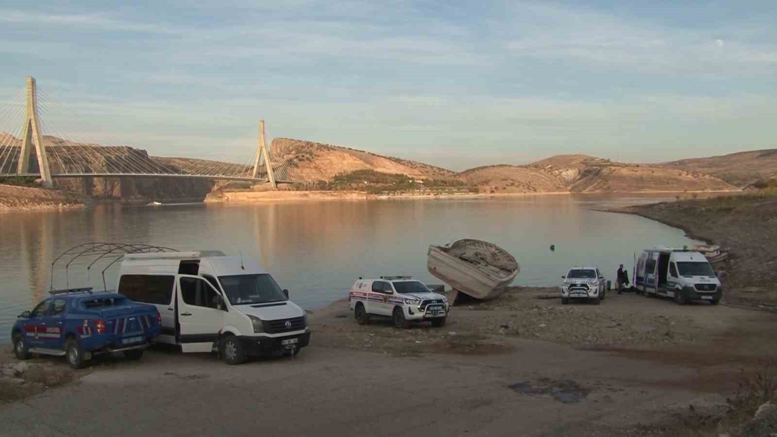 Kayıp şahıs jandarma ve polis ekipleri tarafından su altında aranıyor
