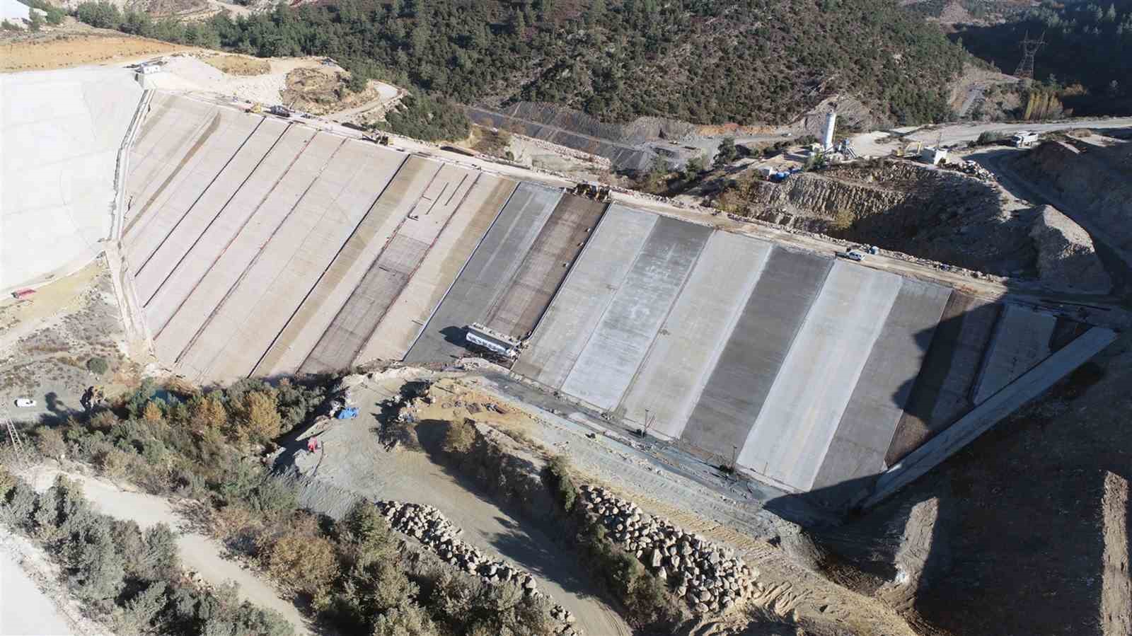 Girme Barajı’nın ön yüz beton imalatı çalışmalarına başlandı
