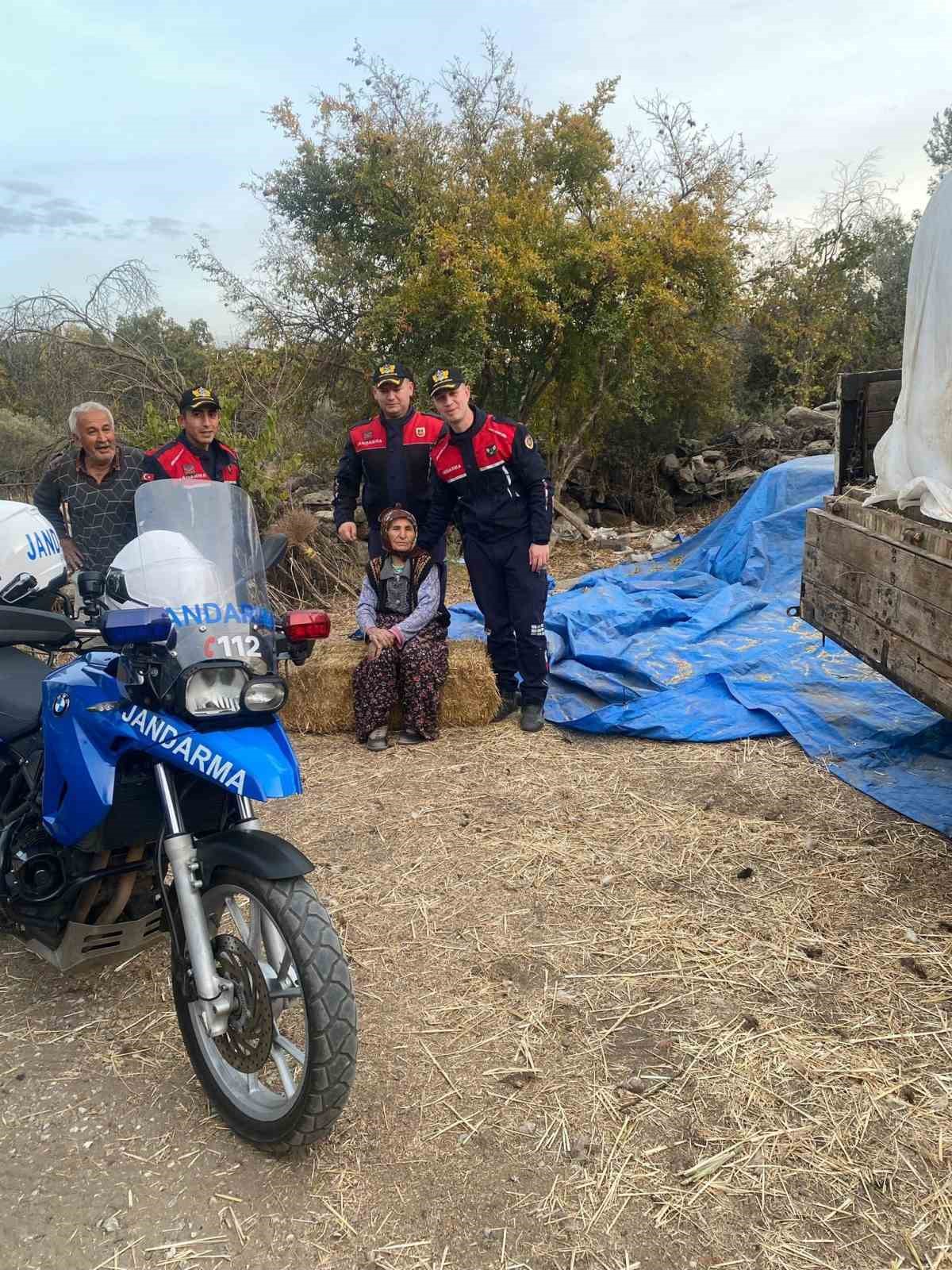 Kayıp Alzheimer hastası yaşlı kadını jandarma buldu
