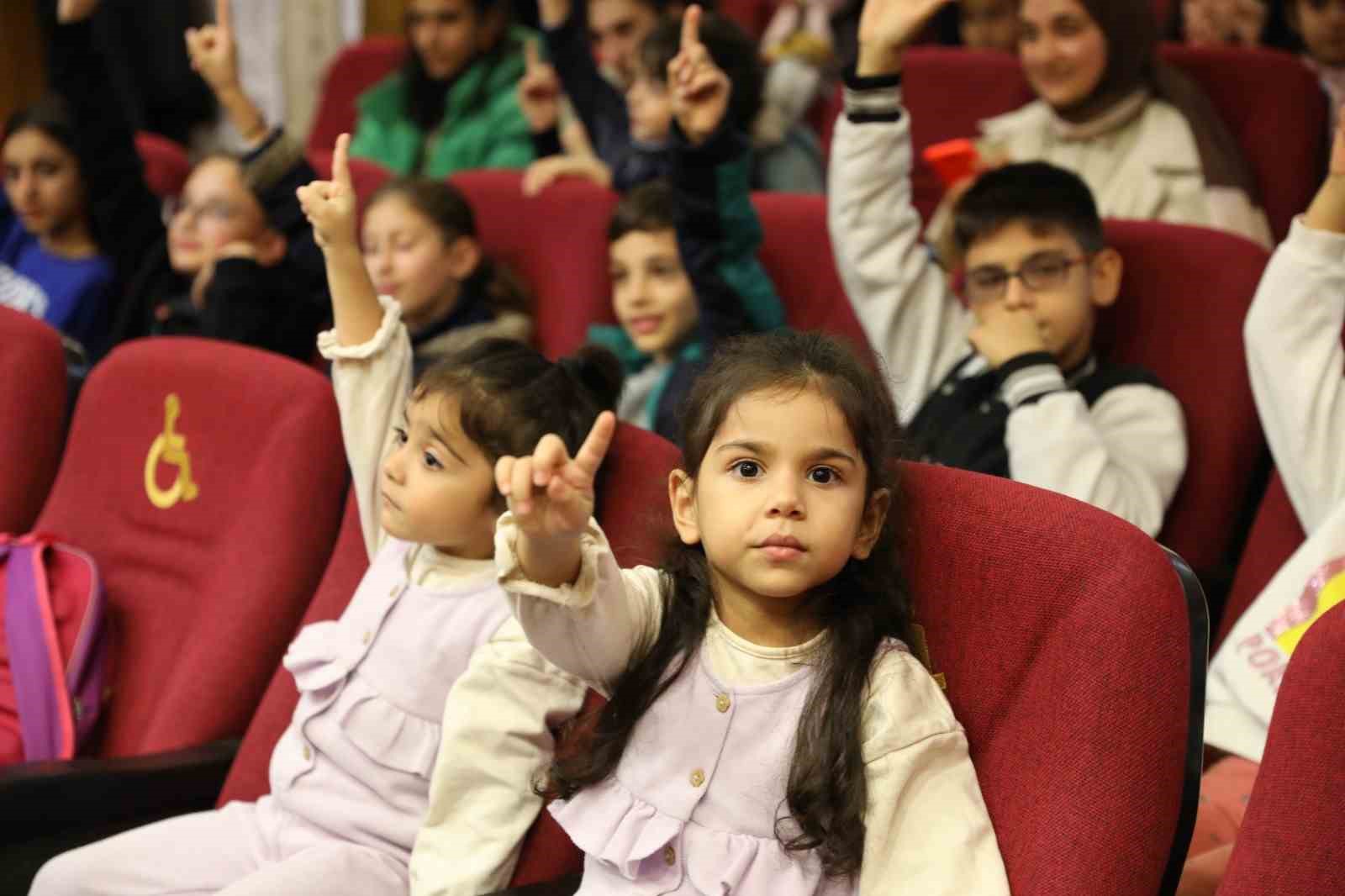 Bağcılar’da öğrenciler ara tatilde hem eğleniyor hem öğreniyor
