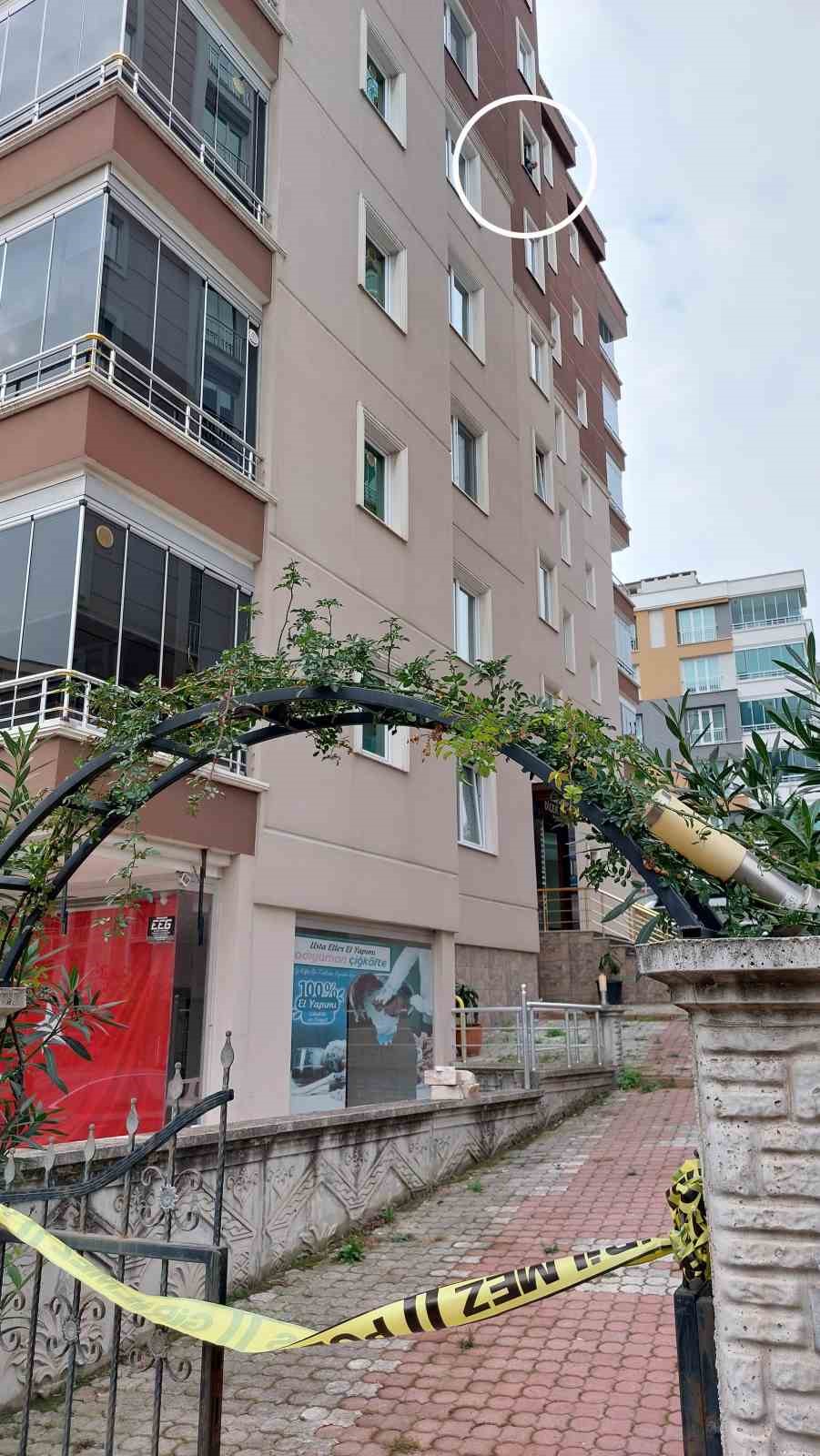 Kiralık ev bakmak için gittiği binanın 6. katından düşerek öldü
