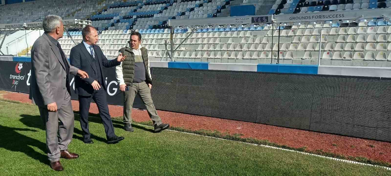 Kazım Karabekir Stadı’nın zemini göz kamaştırıyor
