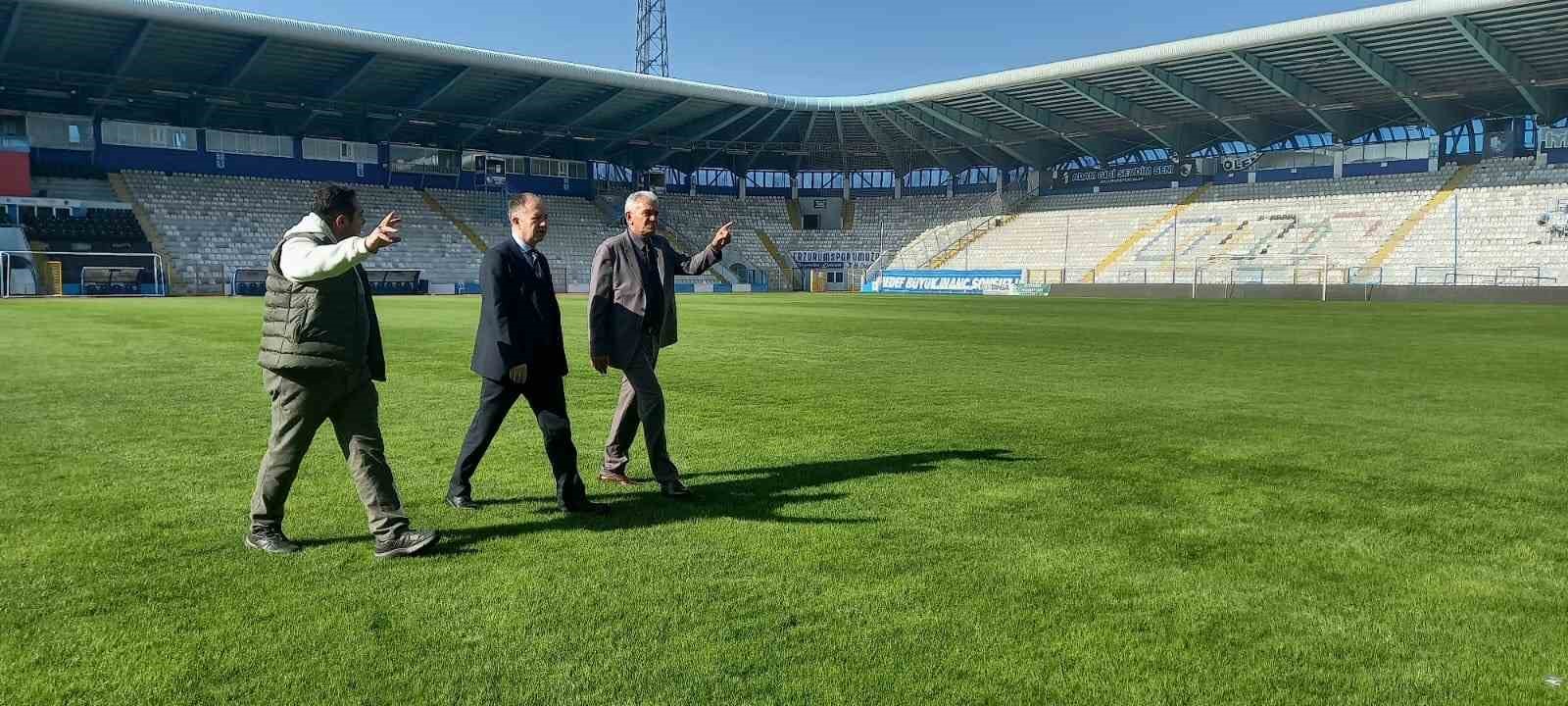 Kazım Karabekir Stadı’nın zemini göz kamaştırıyor
