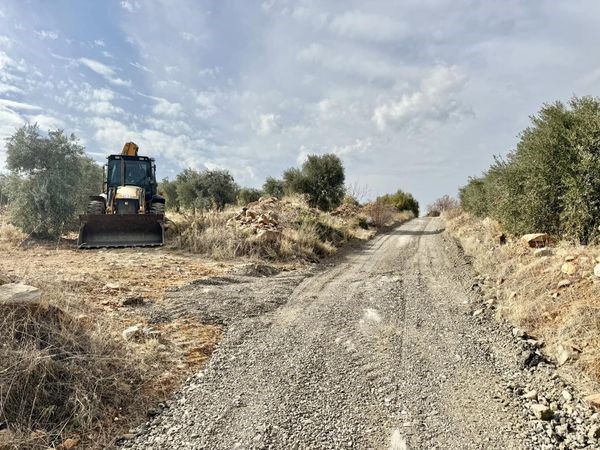 Karacasu’da yollar bakıma alındı
