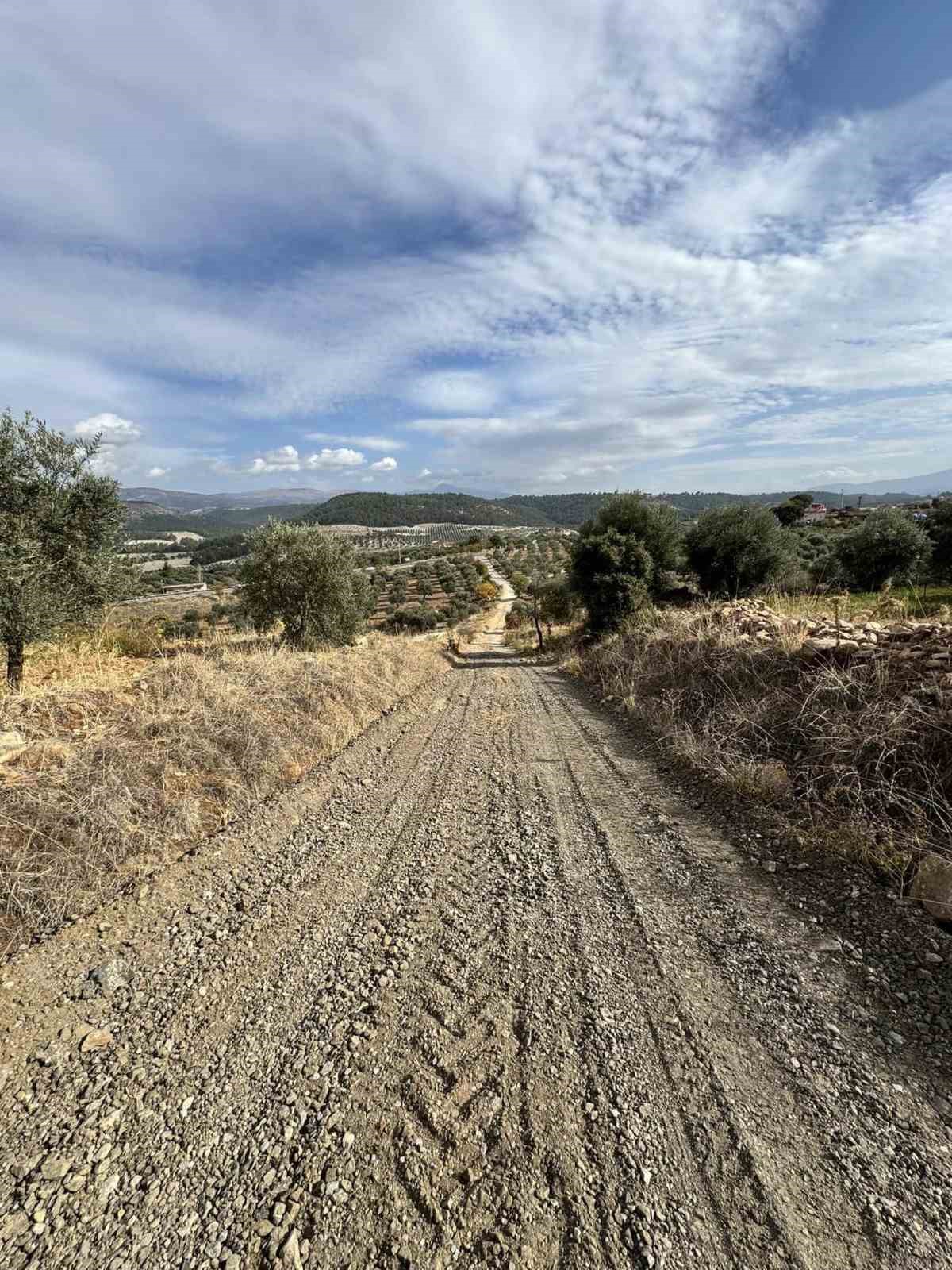 Karacasu’da yollar bakıma alındı
