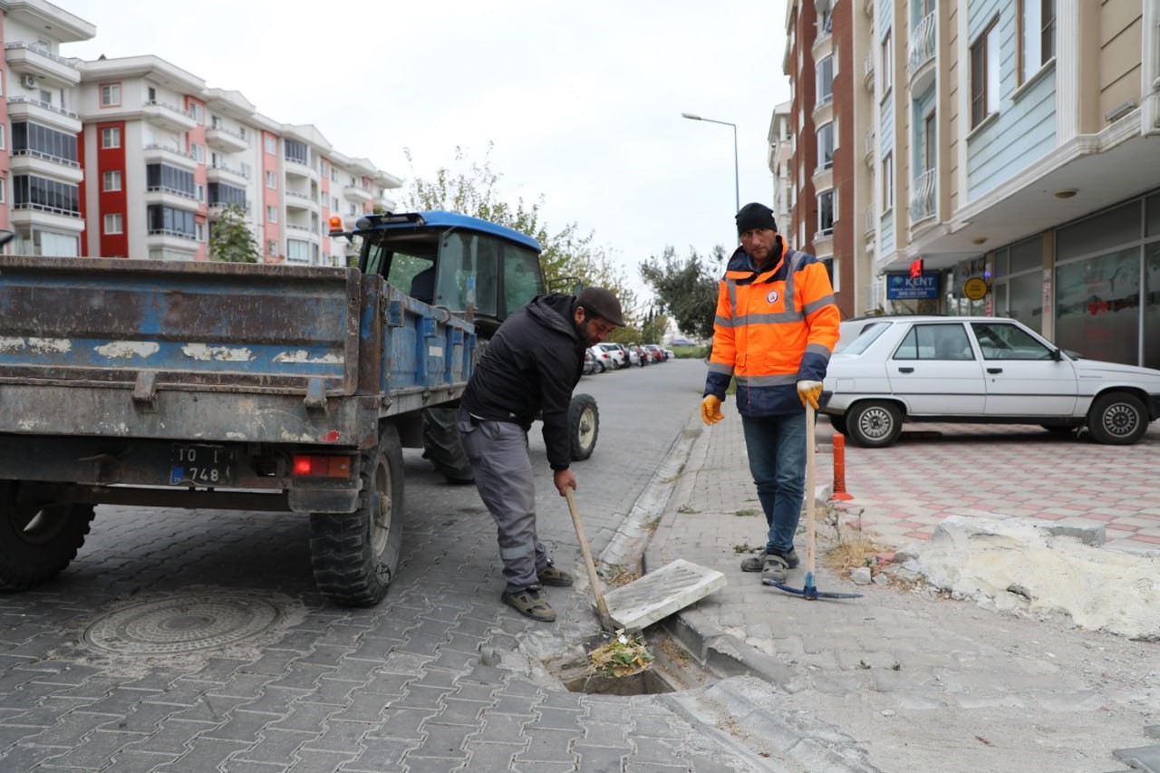 Edremit Belediyesi yağışlara karşı önlem alıyor
