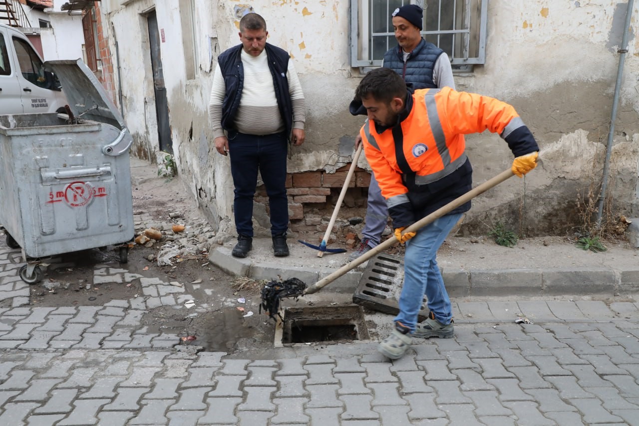 Edremit Belediyesi yağışlara karşı önlem alıyor
