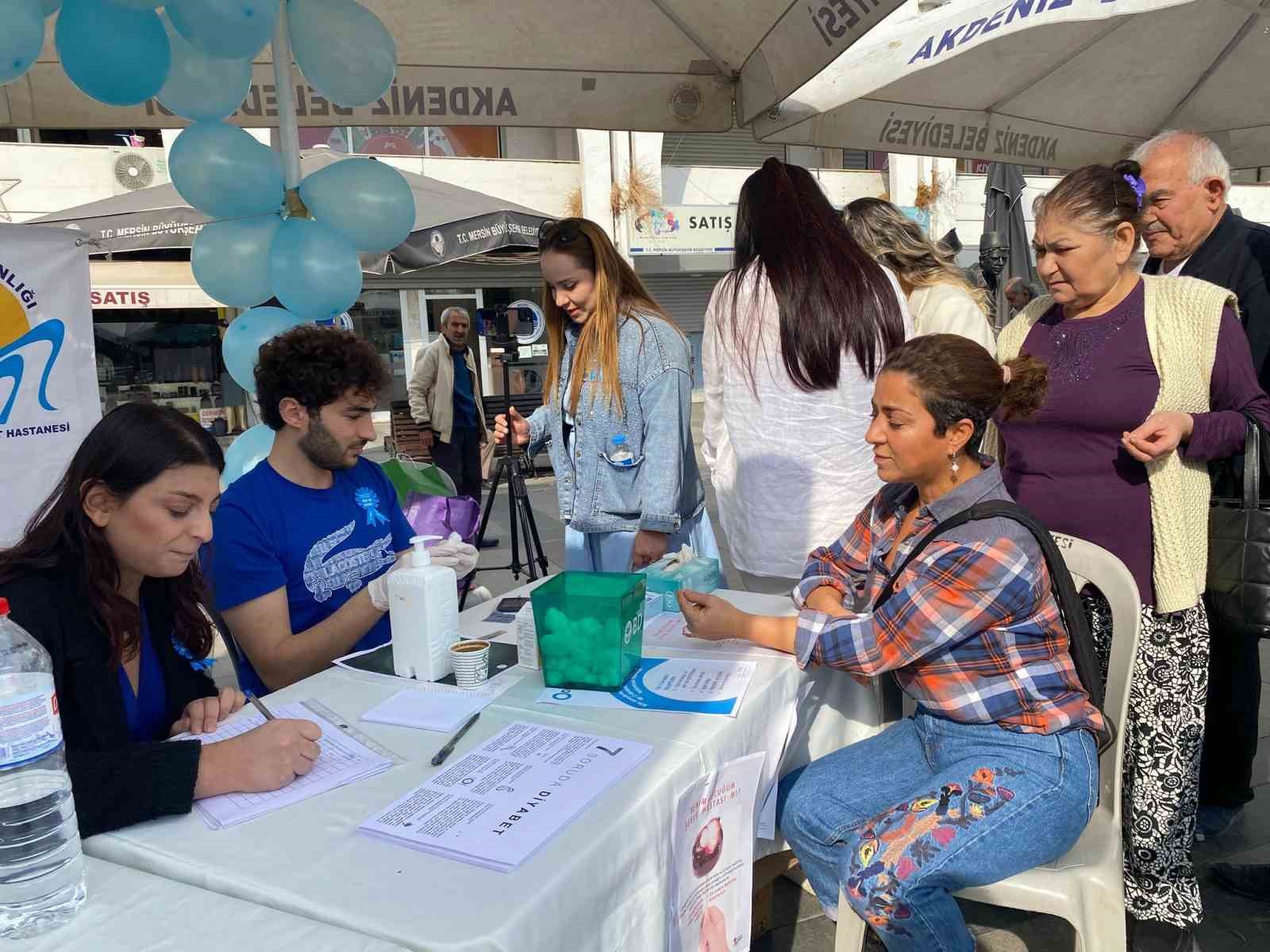 Mersin’de ’Diyabet Günü’nde vatandaşların şeker ölçümleri yapıldı
