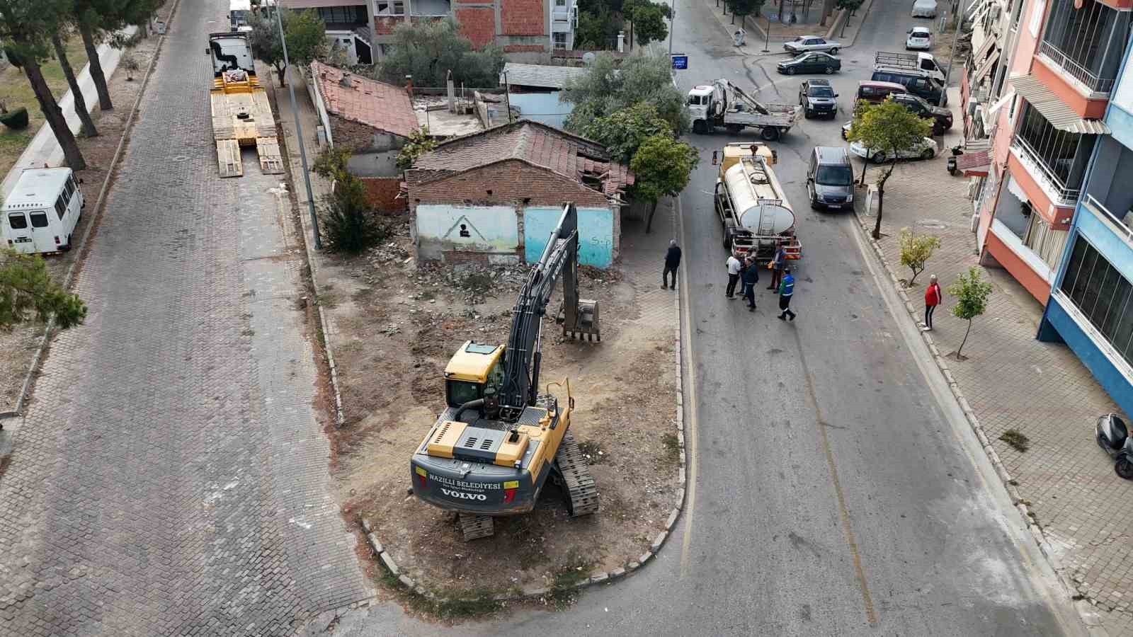 Nazilli metruk binalardan arındırılıyor
