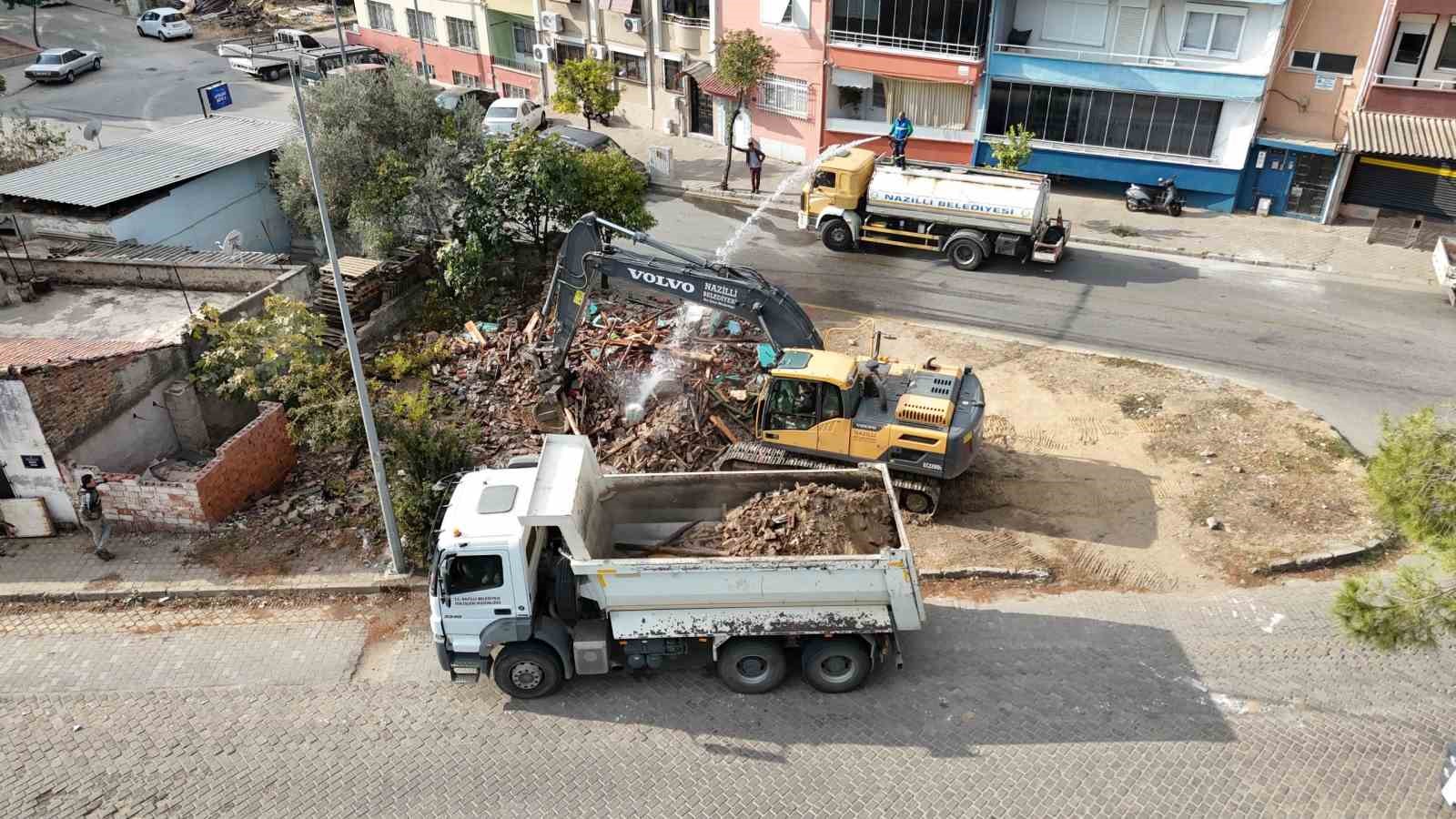 Nazilli metruk binalardan arındırılıyor
